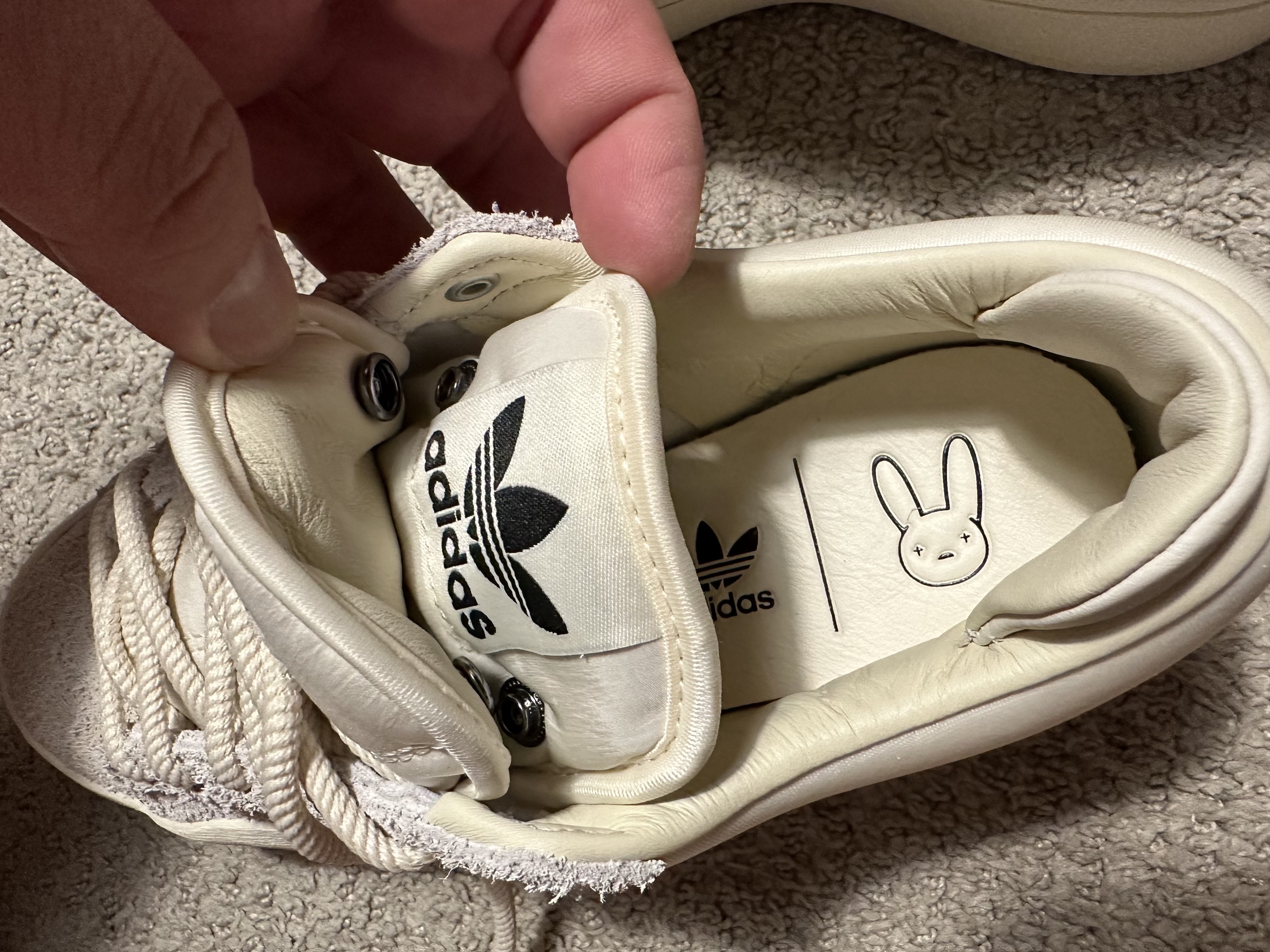 Adidas x Bad Bunny Campus Light Cloud White 착용 스타일 - 4