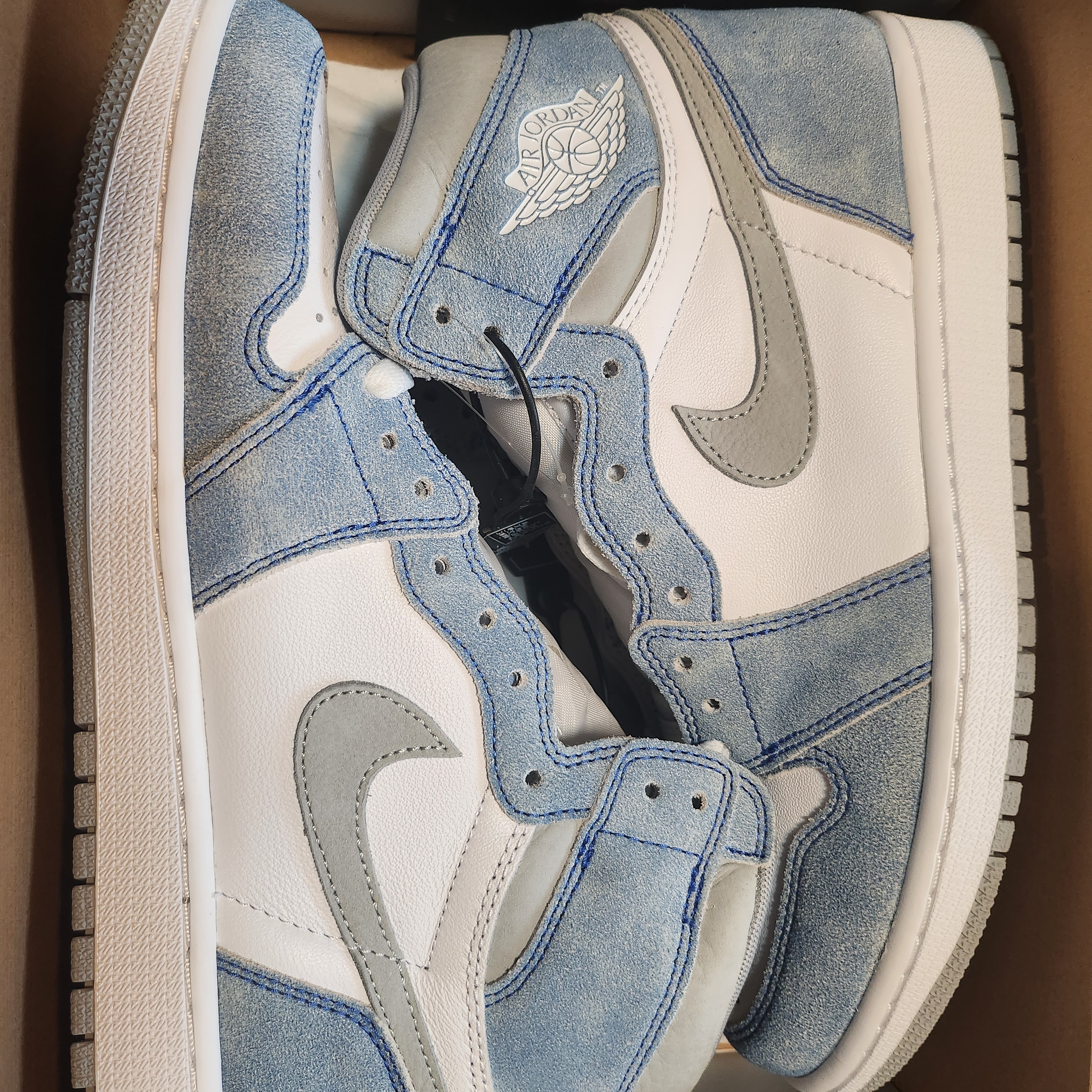Jordan 1 Retro High OG Hyper Royal 착용 스타일 - 1