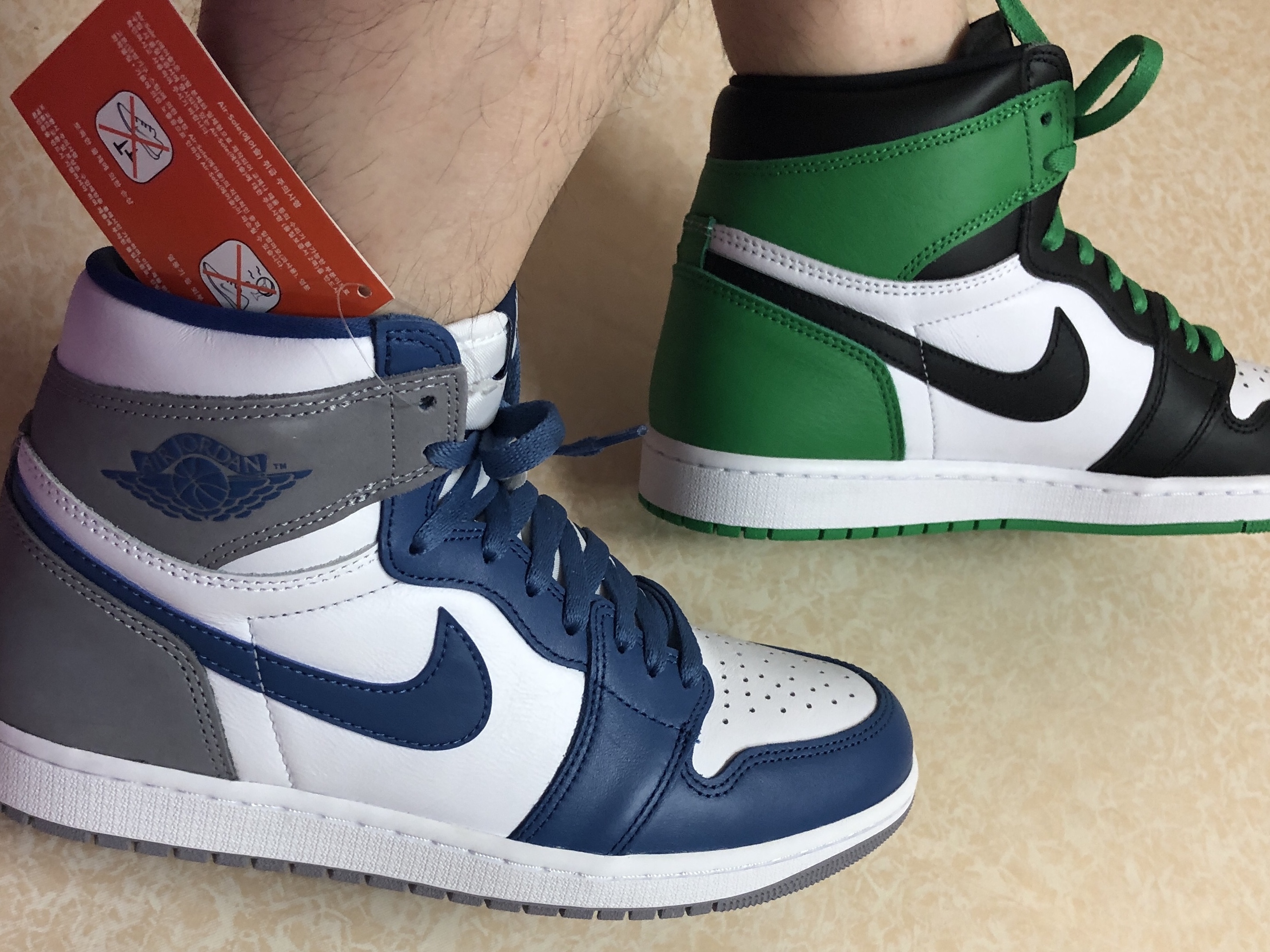 Jordan 1 Retro High OG Black and Lucky Green, Jordan 1 Retro High OG True Blue 착용 스타일 - 1