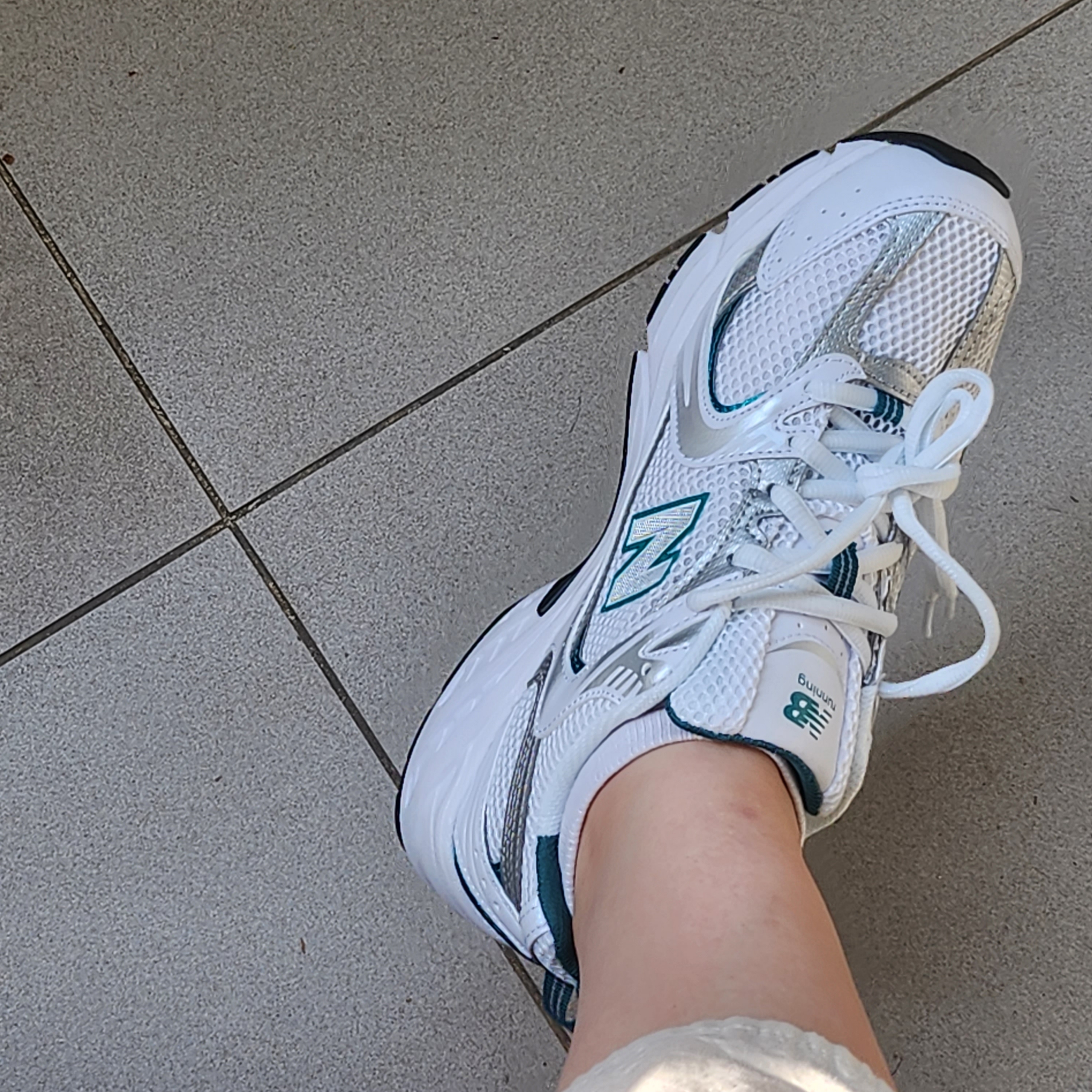 New Balance 530 White Mint 착용 스타일