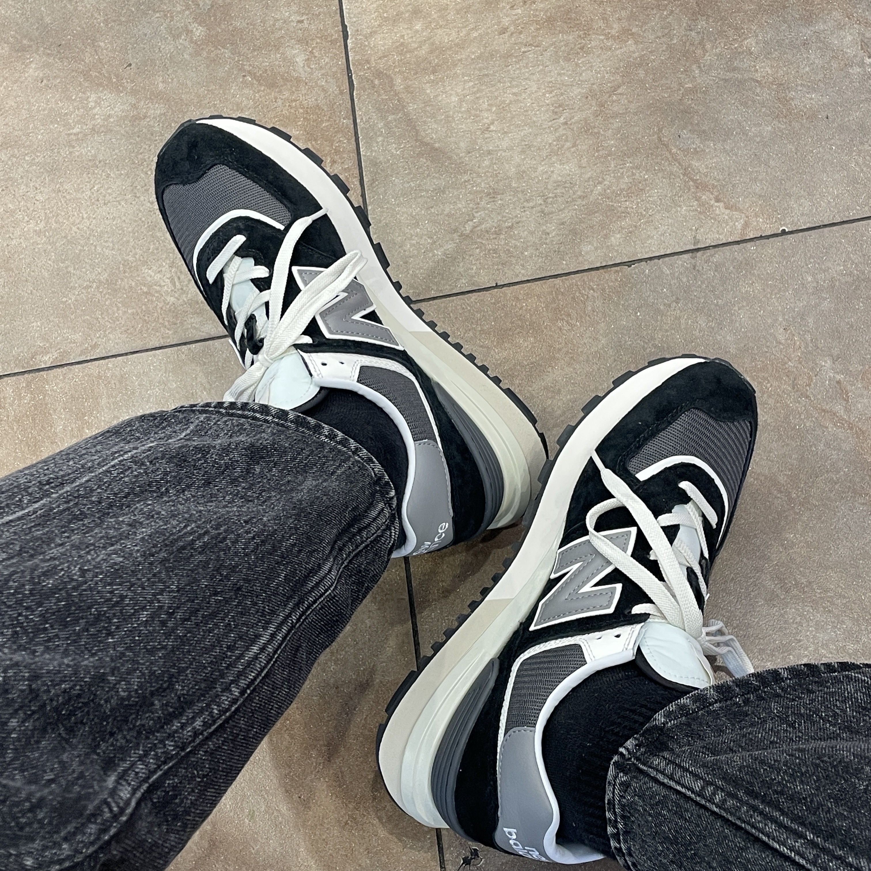 New Balance 574 Legacy Black 착용 스타일