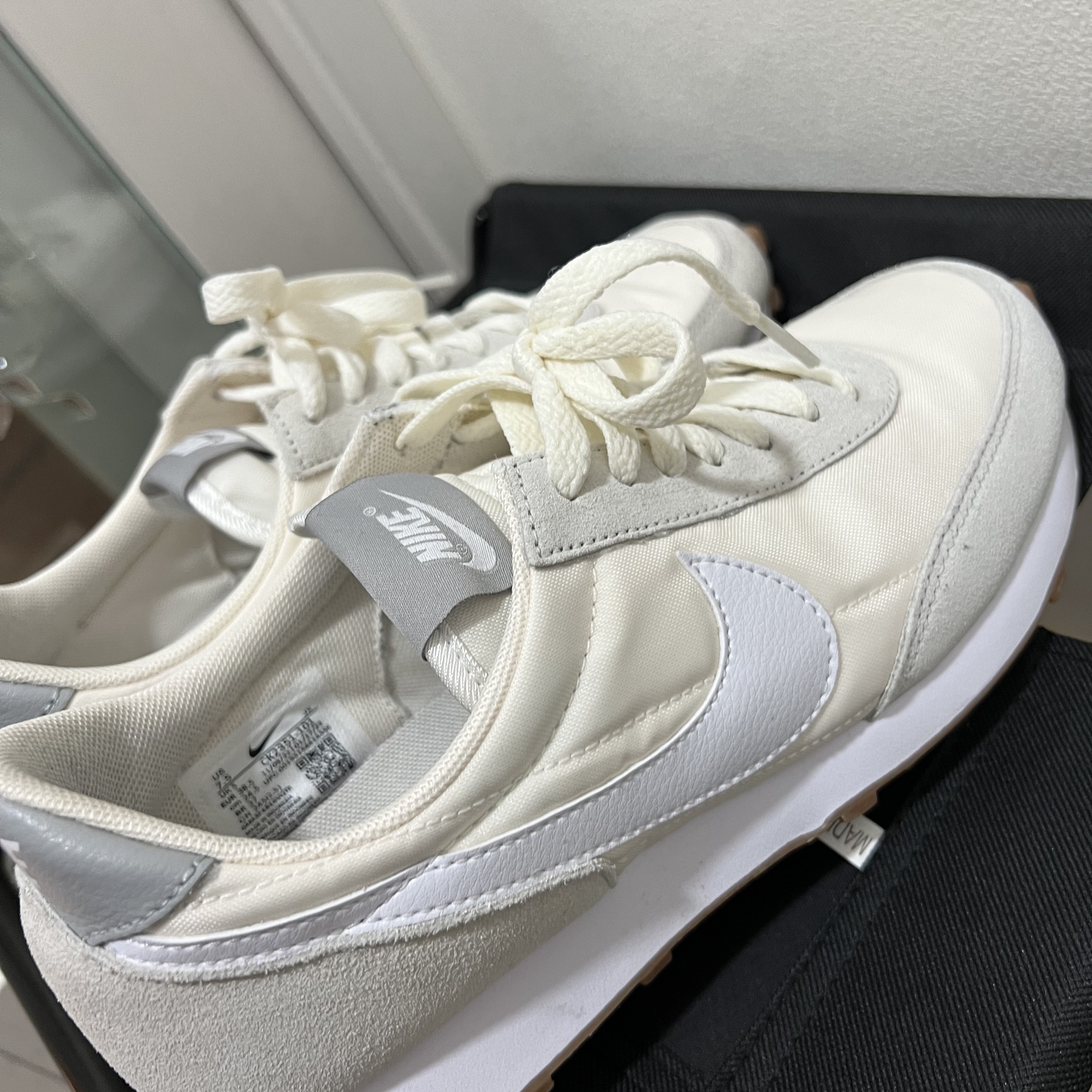 (W) Nike Daybreak Summit White 착용 스타일