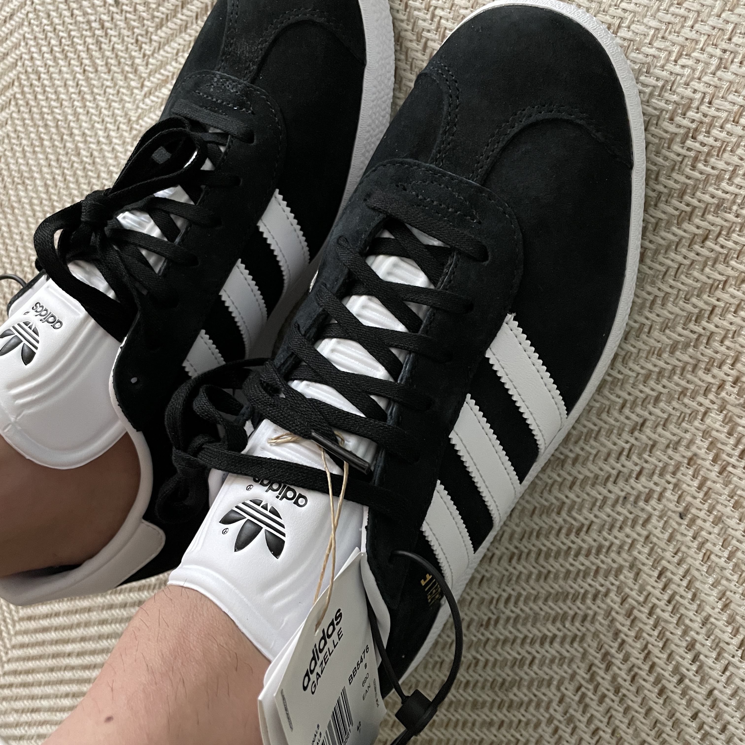 Adidas Gazelle Core Black White 착용 스타일