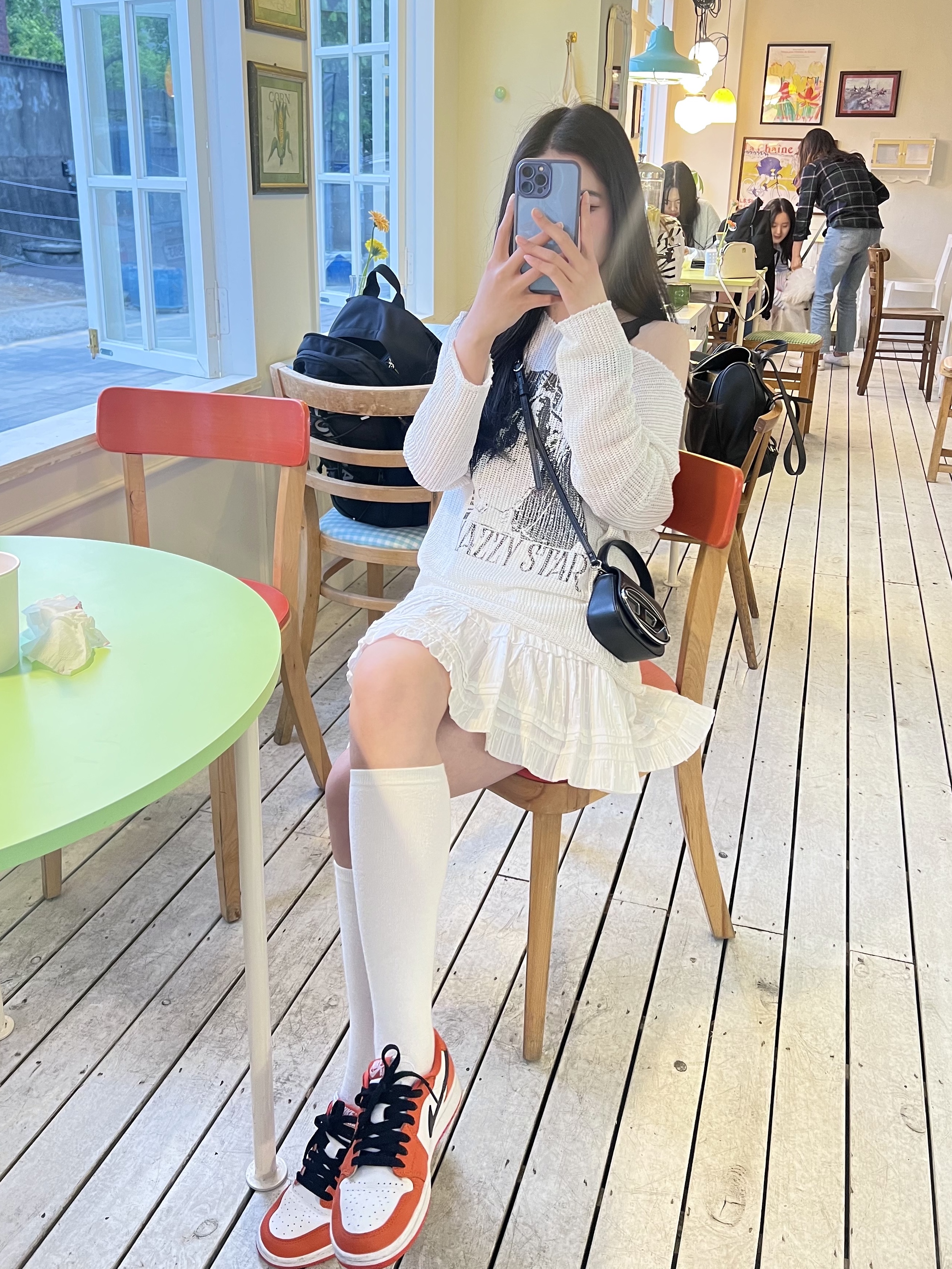 디젤 1DR 미니백 플라크 블랙, (W) 조던 1 로우 OG 스타피쉬 착용 스타일 - 1