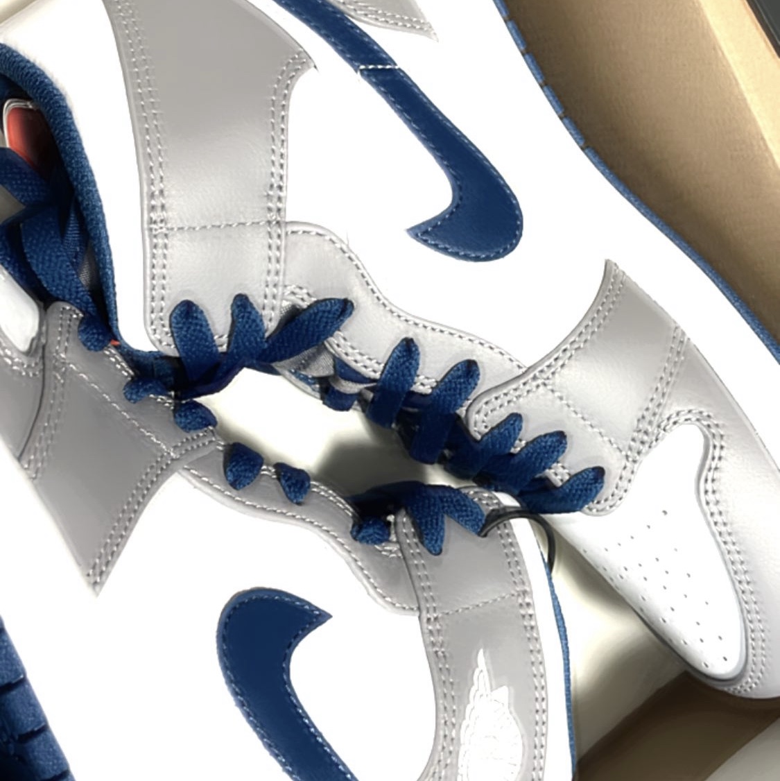 Jordan 1 Mid Cement Grey True Blue 착용 스타일