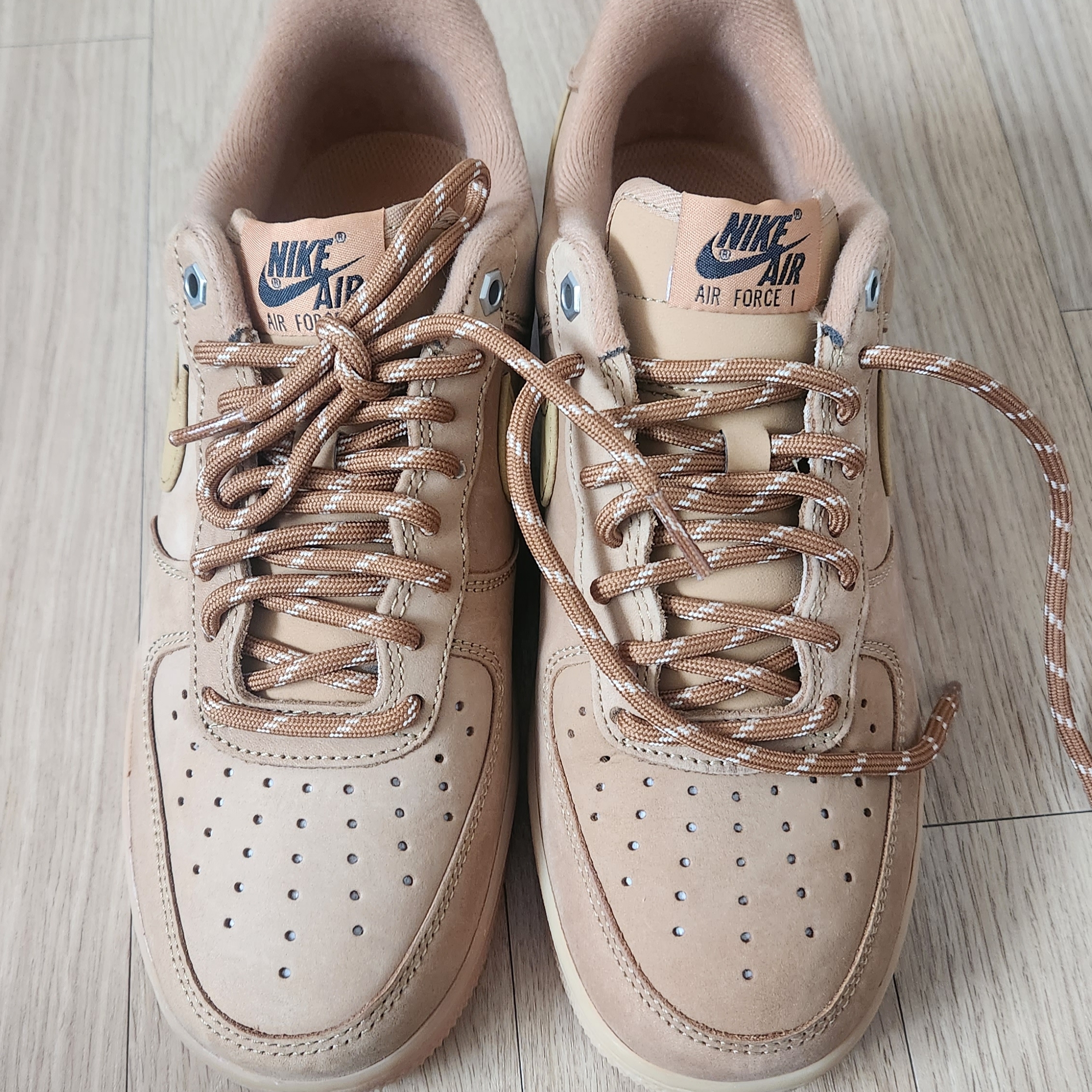 Nike Air Force 1 '07 WB Flax 착용 스타일 - 1