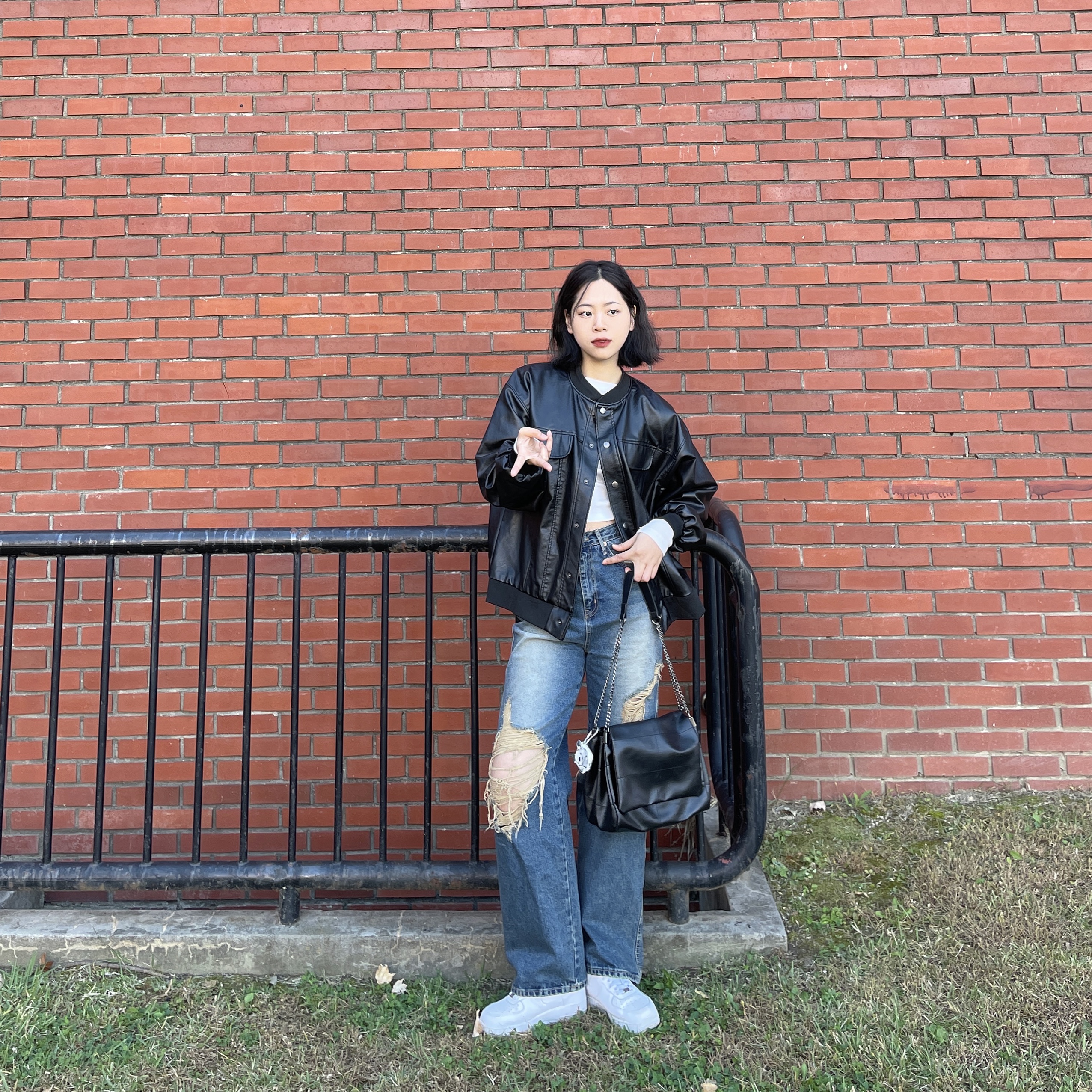 Zara Rock Style Flap Shoulder Bag Black, Nike Air Force 1 '07 Low White 착용 스타일