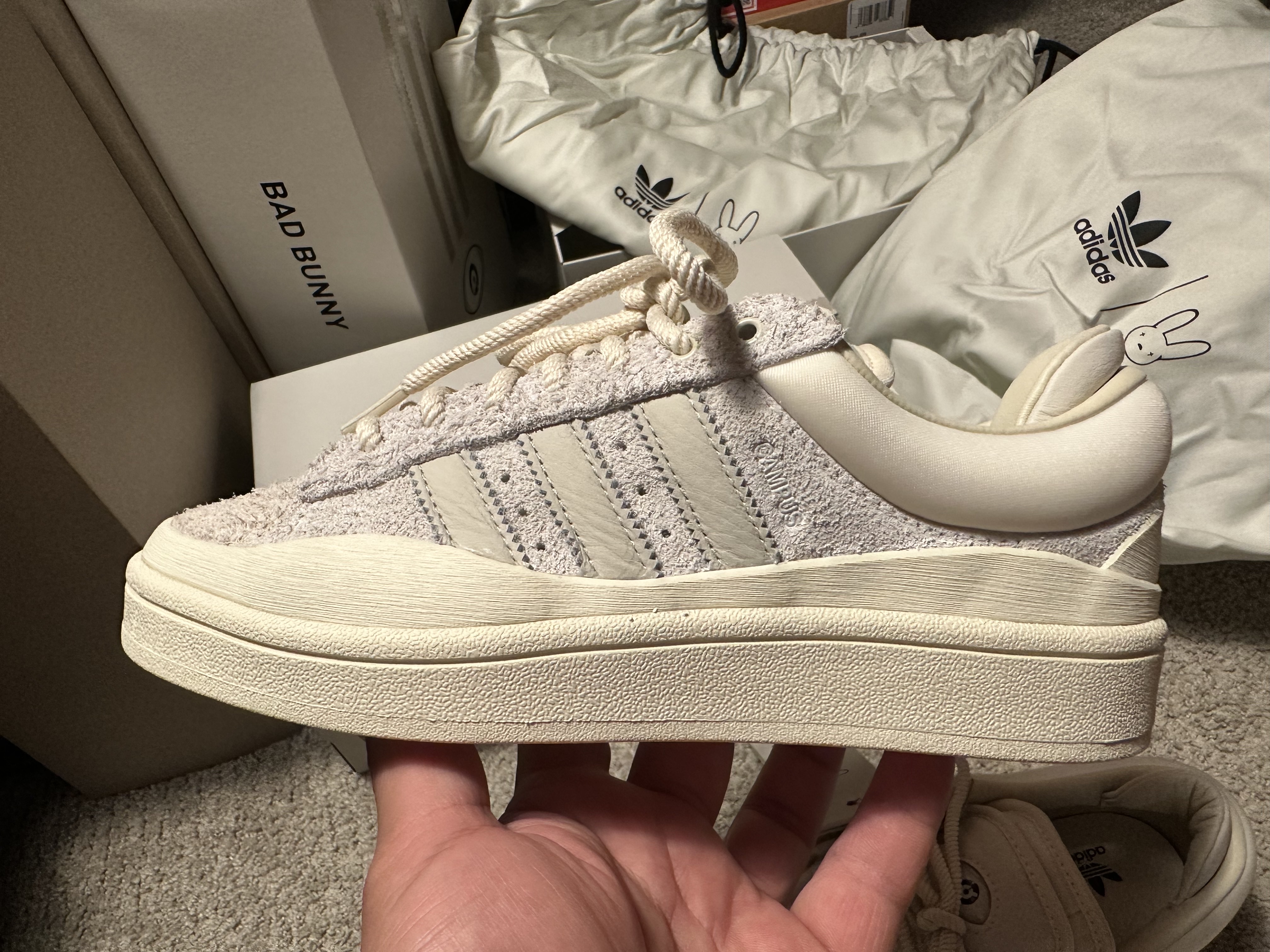 Adidas x Bad Bunny Campus Light Cloud White 착용 스타일 - 3