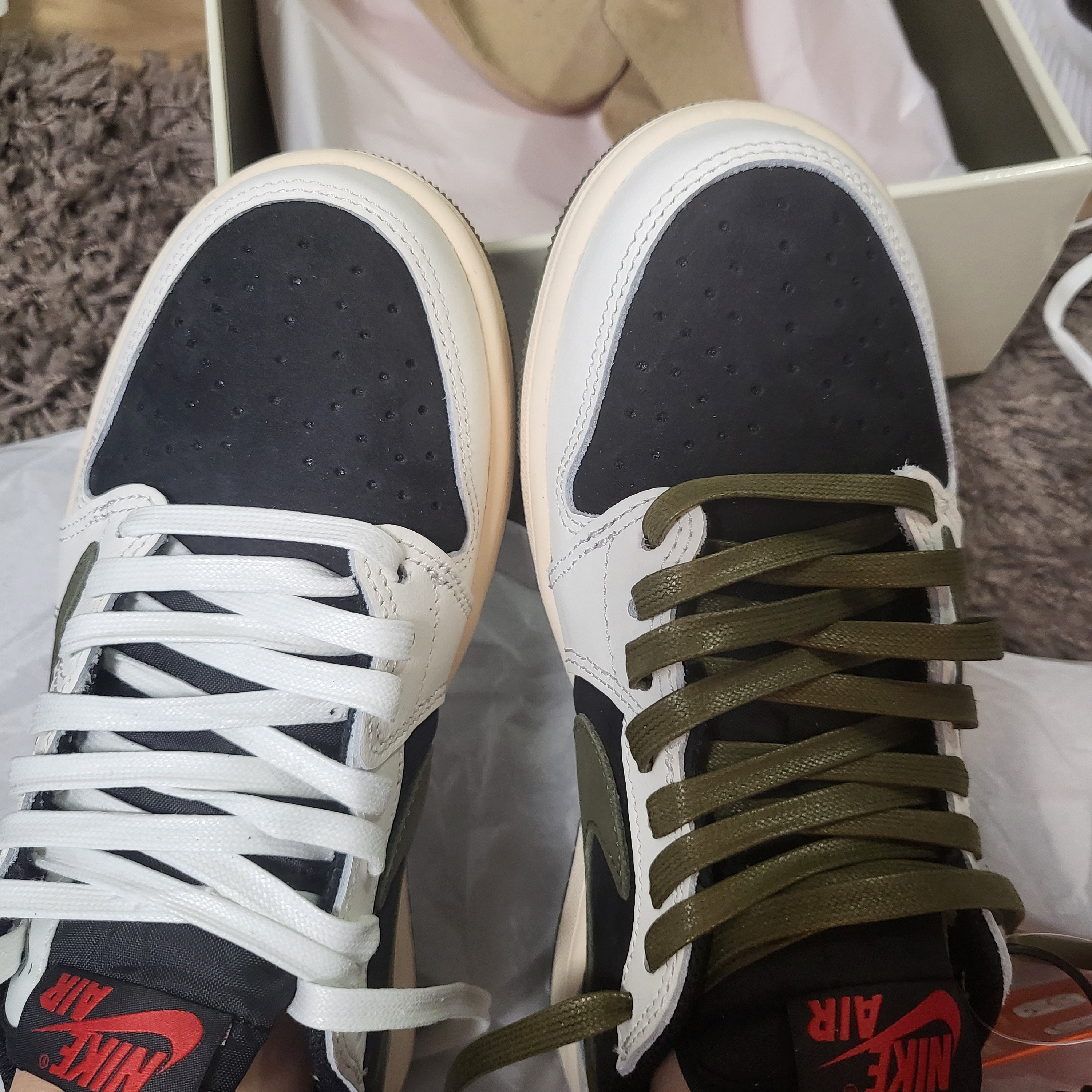 (W) Jordan 1 x Travis Scott Retro Low OG SP Medium Olive 착용 스타일 - 1