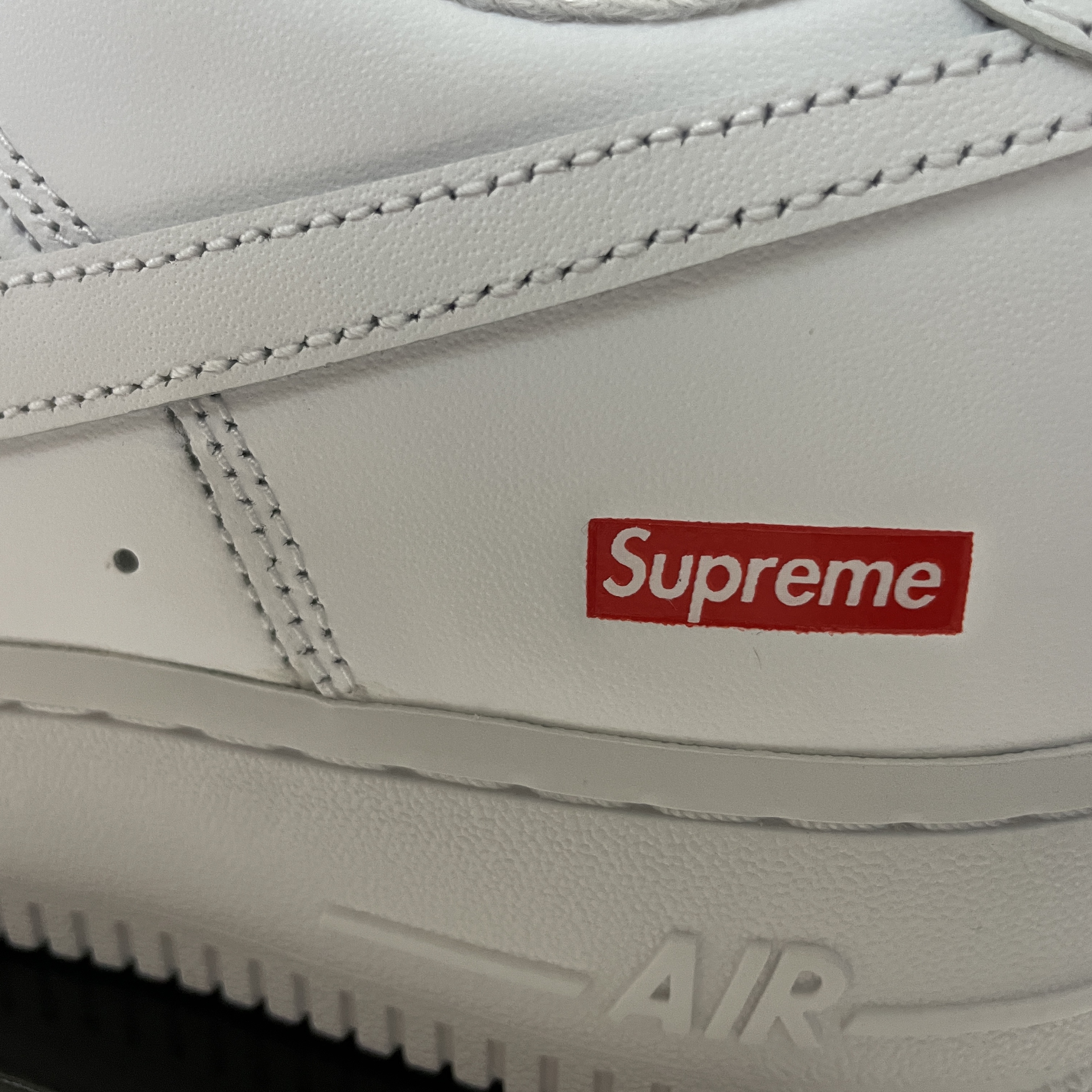 Nike x Supreme Air Force 1 Low White 착용 스타일 - 1