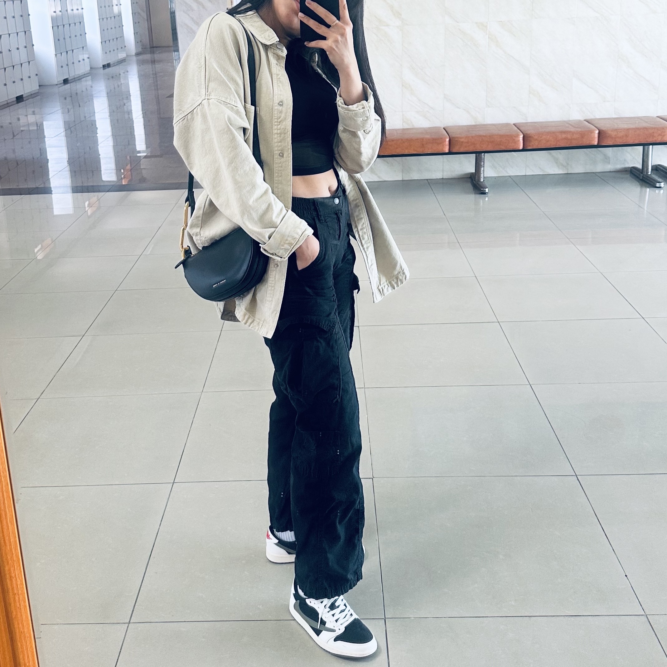 (W) Jordan 1 x Travis Scott Retro Low OG SP Medium Olive 착용 스타일 - 2
