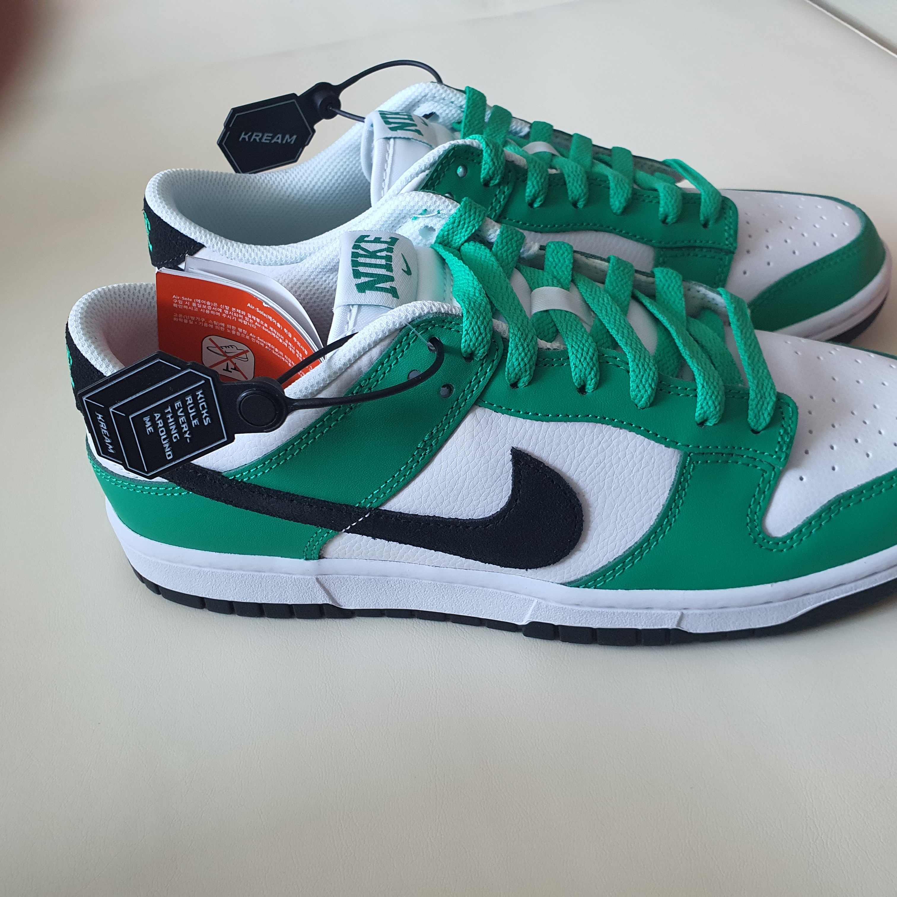 Nike Dunk Low White Green 착용 스타일 - 2