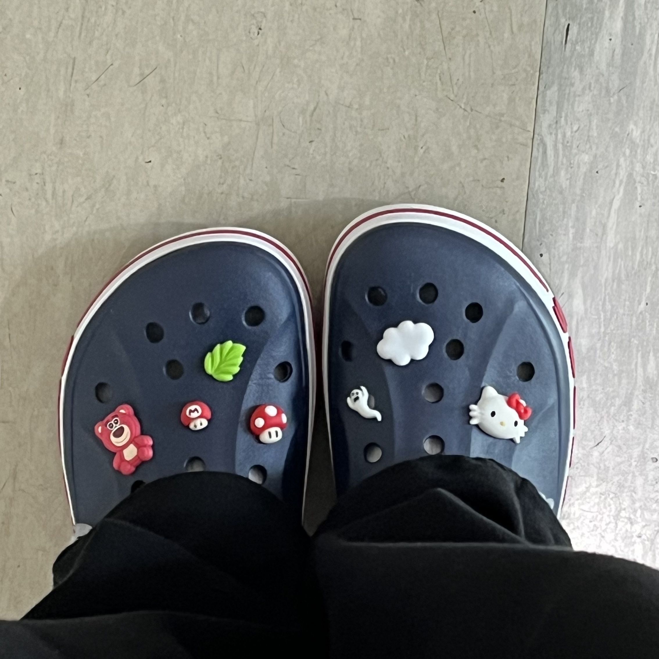 Crocs Bayaband Clog Navy Pepper 착용 스타일