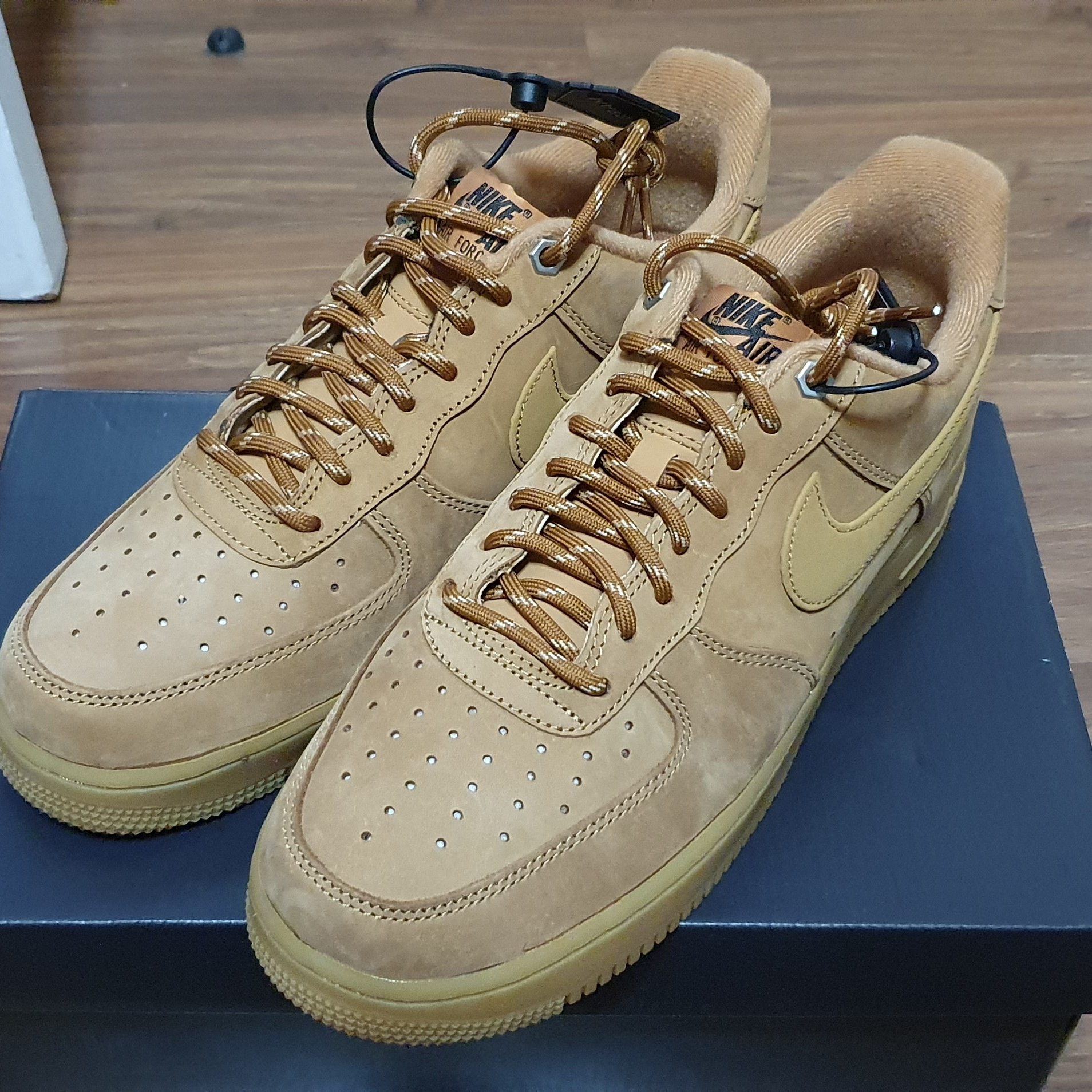 Nike Air Force 1 '07 WB Flax 착용 스타일 - 1