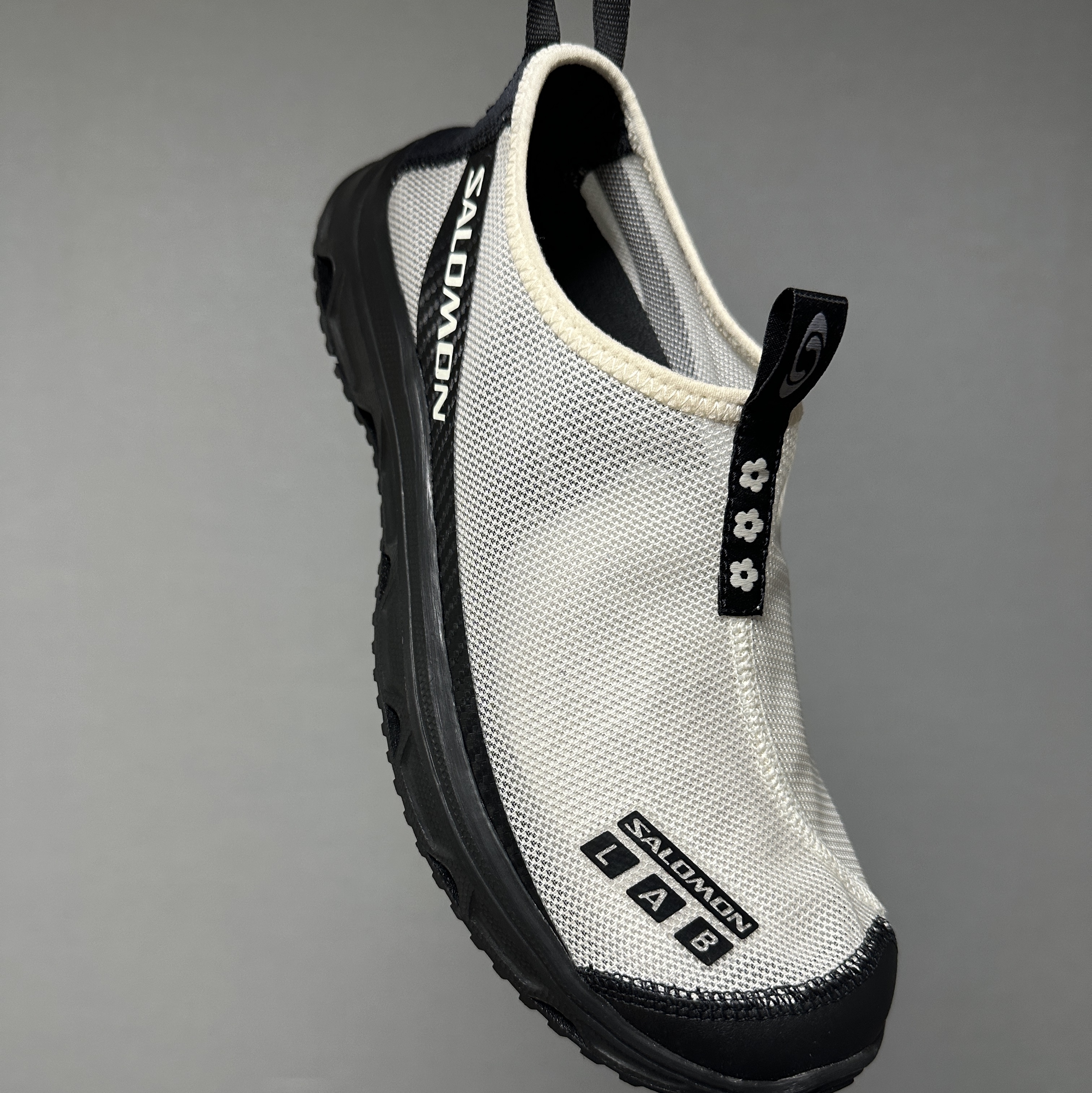 Salomon x Sandy Liang RX Moc 3.0 Black White 착용 스타일 - 2