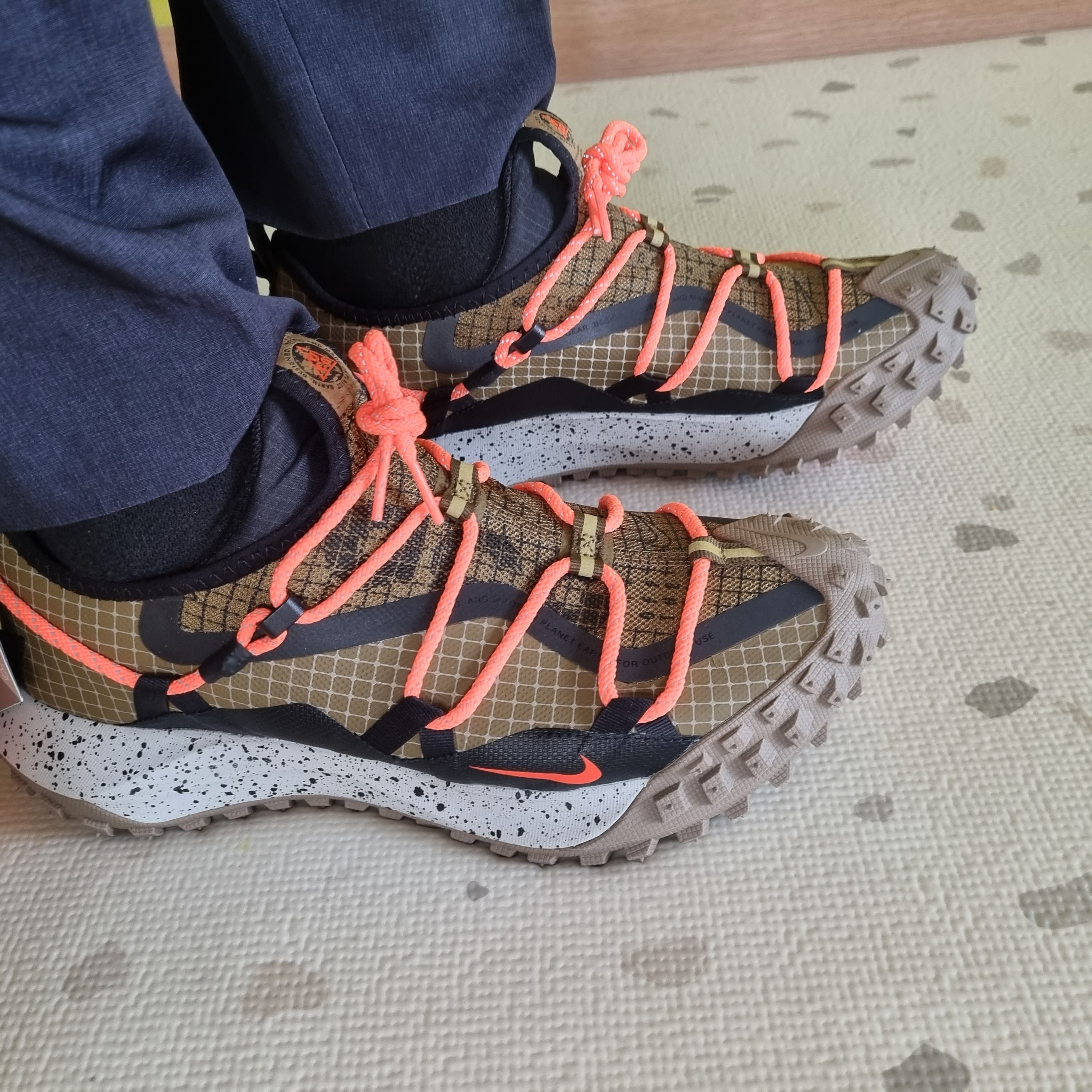 Nike ACG Mountain Fly Low Gore-Tex SE Hazel Rush 착용 스타일 - 2