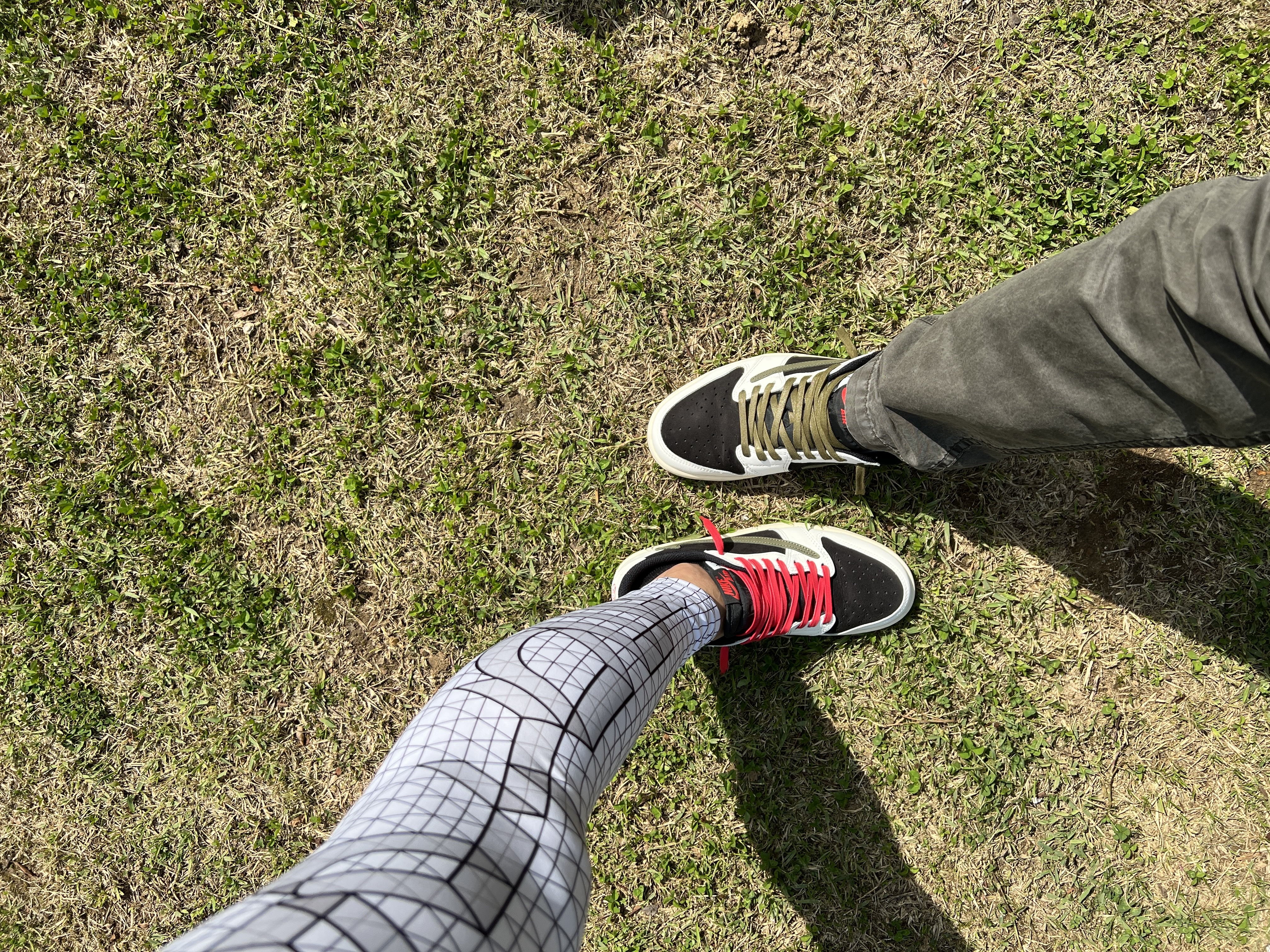 (W) Jordan 1 x Travis Scott Retro Low OG SP Medium Olive 착용 스타일 - 2