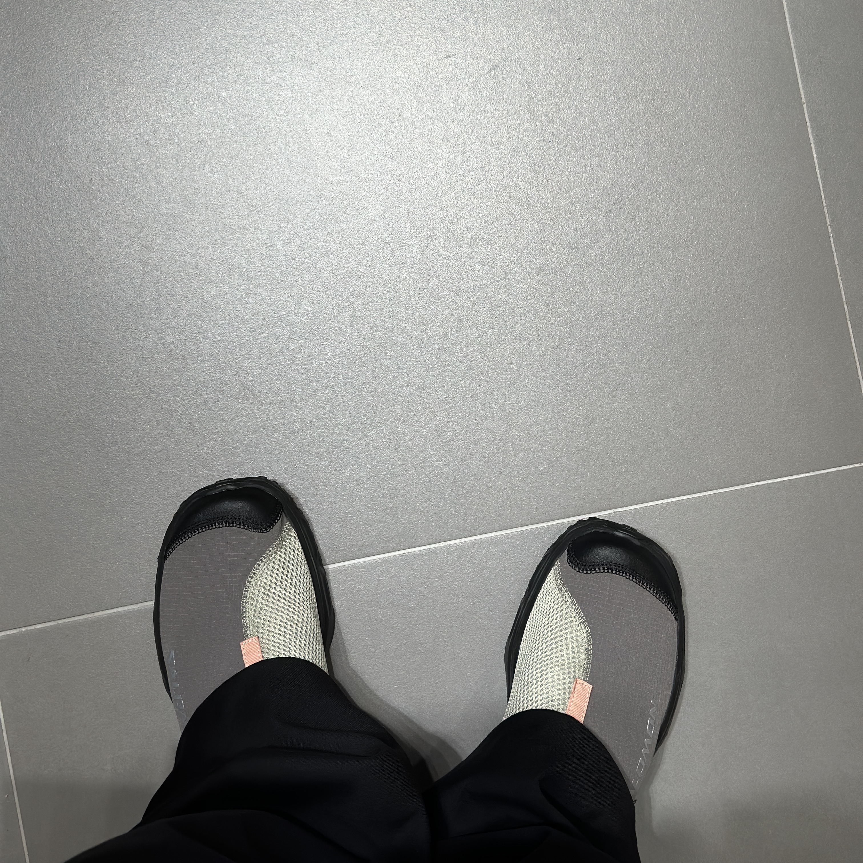 Salomon RX Slide 3.0 Pewter 착용 스타일