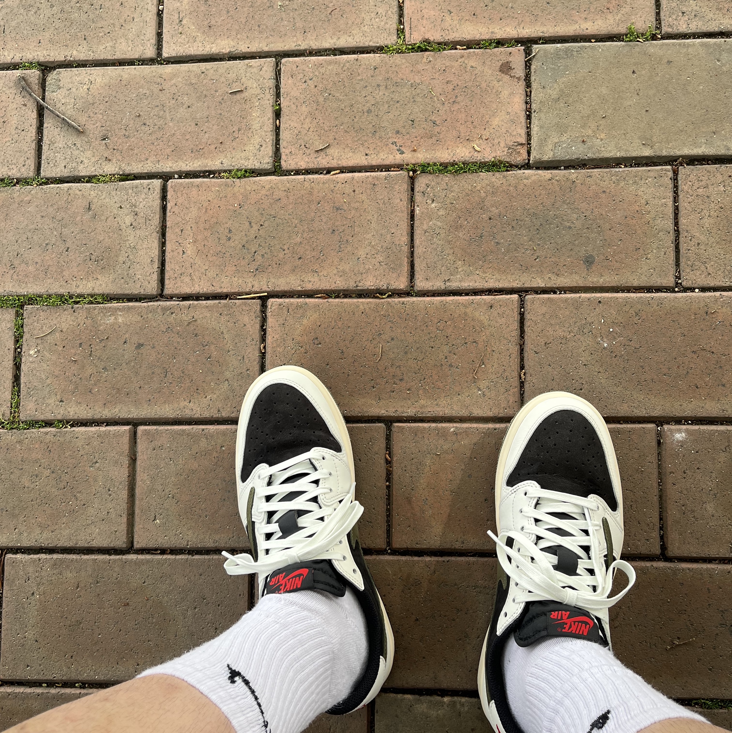 (W) Jordan 1 x Travis Scott Retro Low OG SP Medium Olive 착용 스타일