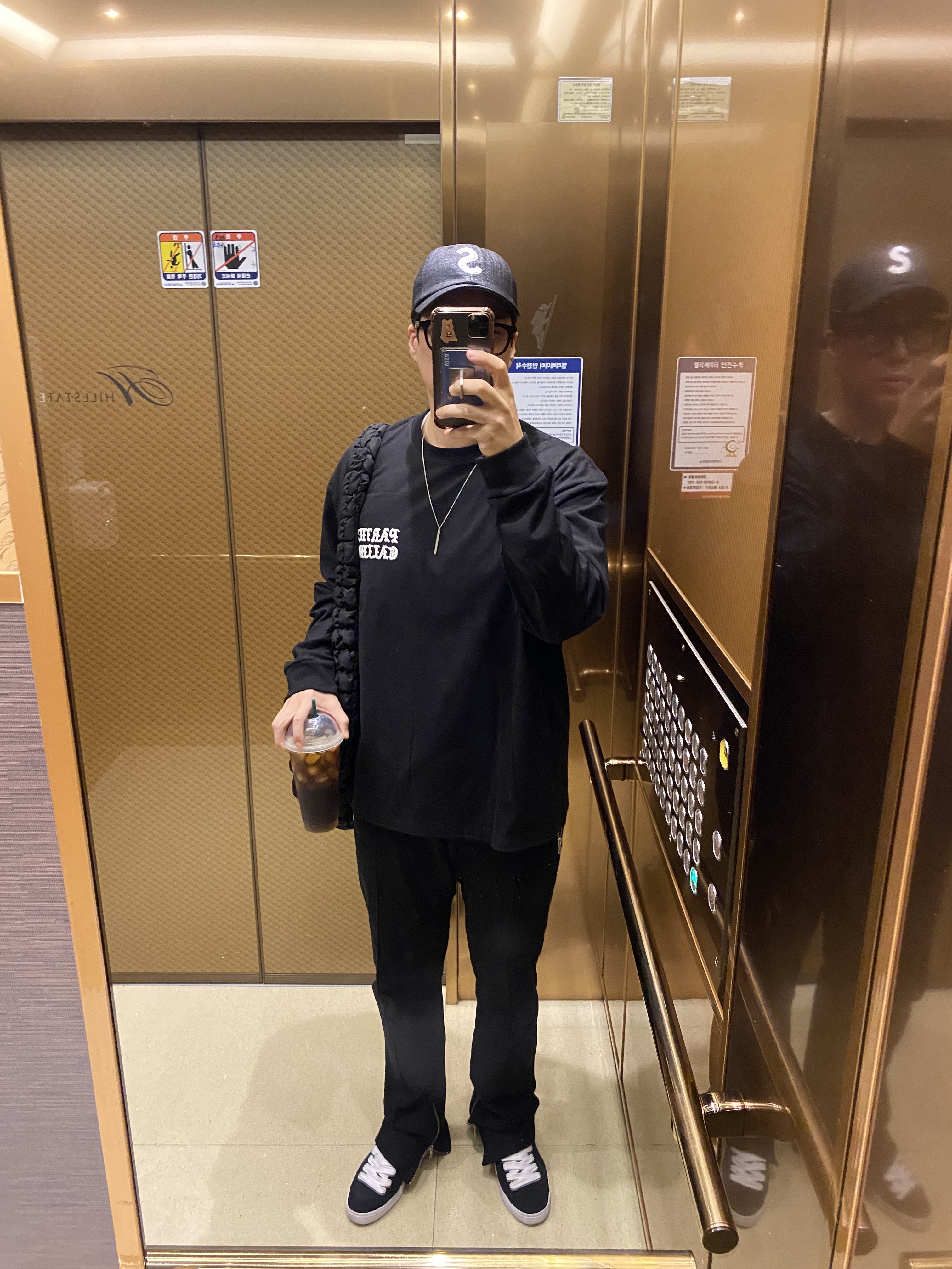 Supreme Raffia S Logo 6-Panel Black - 22SS, COS Quilted Oversized Shoulder Bag Black 착용 스타일
