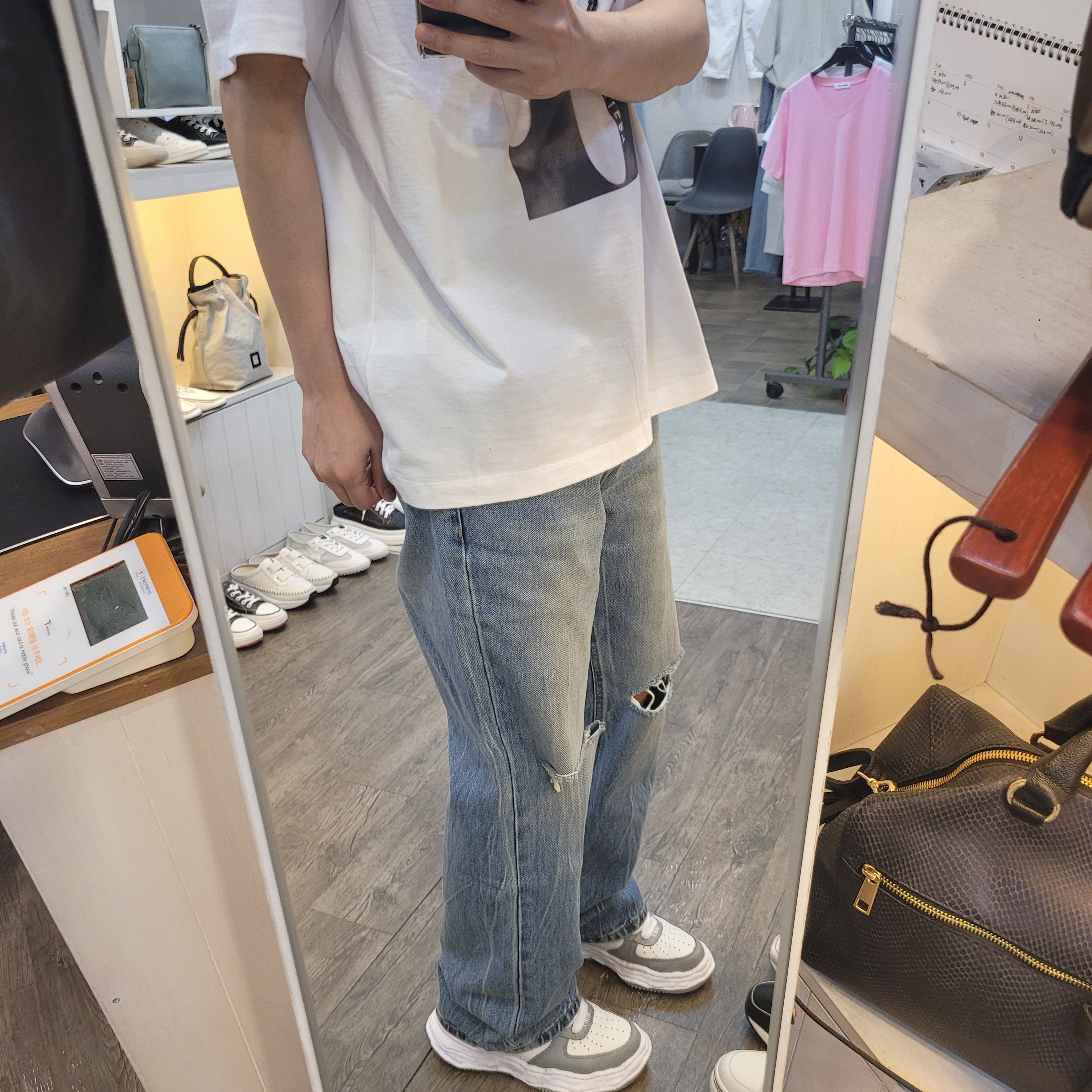 메종 미하라 야스히로 웨인 OG 솔 레더 로우탑 스니커즈 그레이 화이트 착용 스타일 - 2