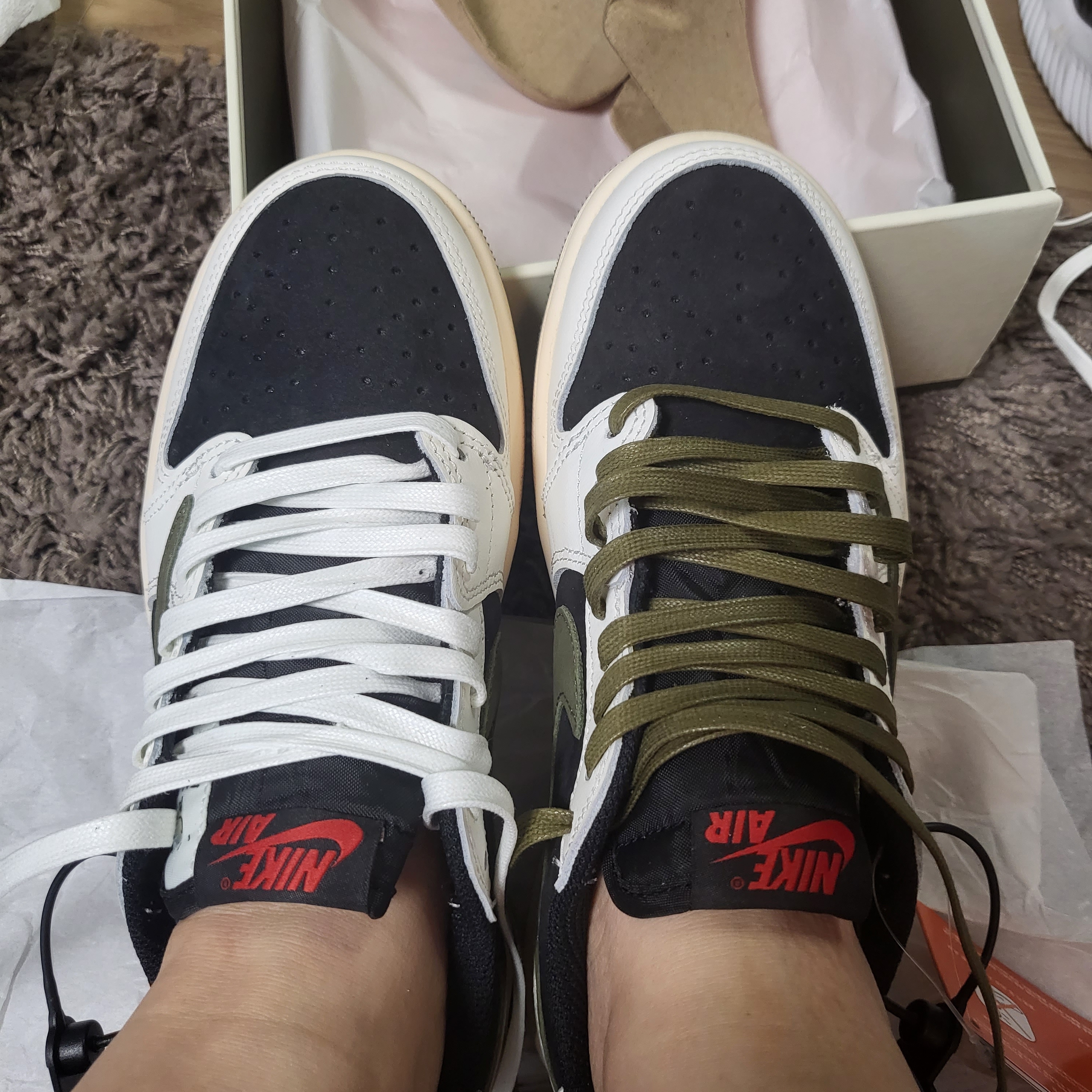 (W) Jordan 1 x Travis Scott Retro Low OG SP Medium Olive 착용 스타일 - 3