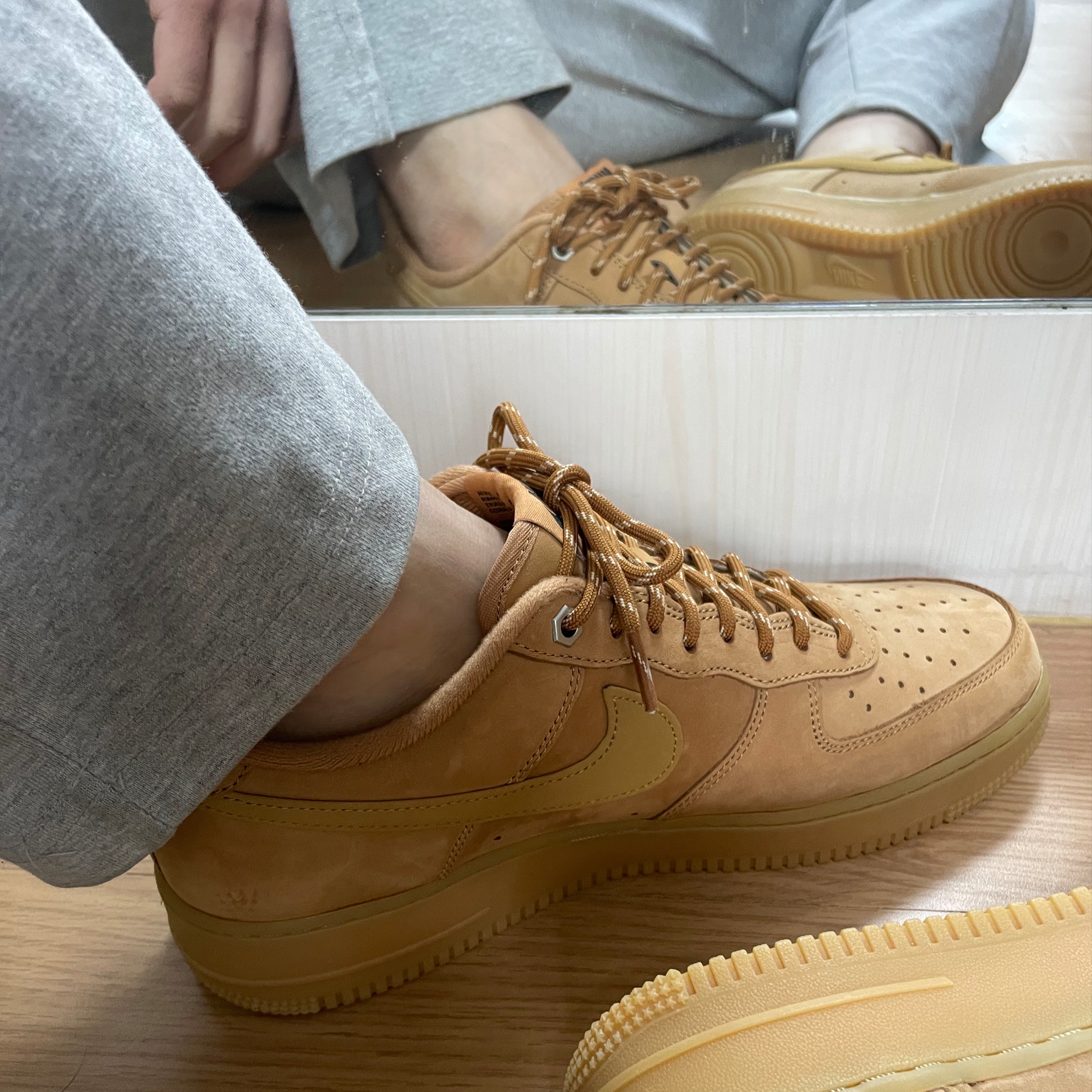 Nike Air Force 1 '07 WB Flax 착용 스타일