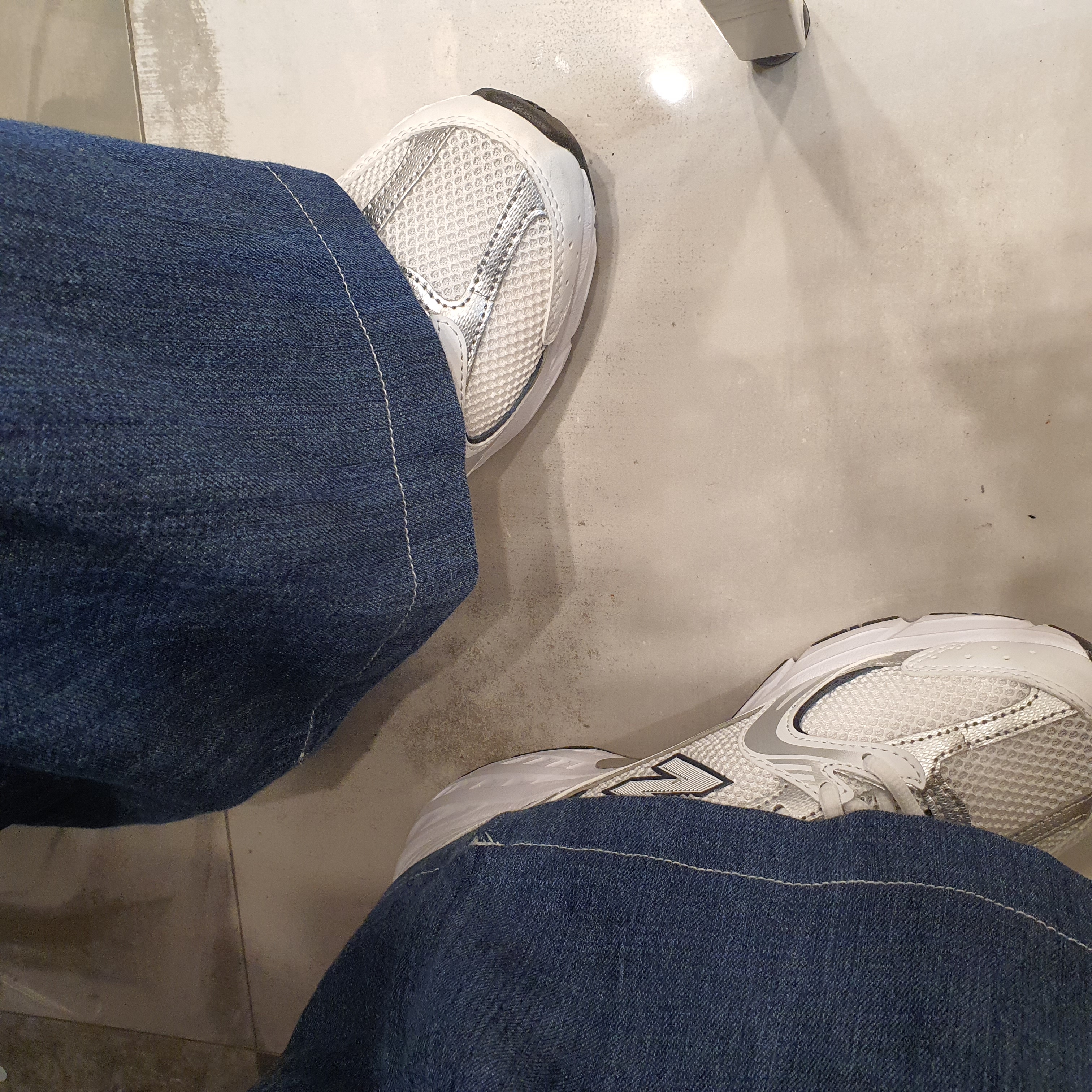 New Balance 530 White 착용 스타일 - 2