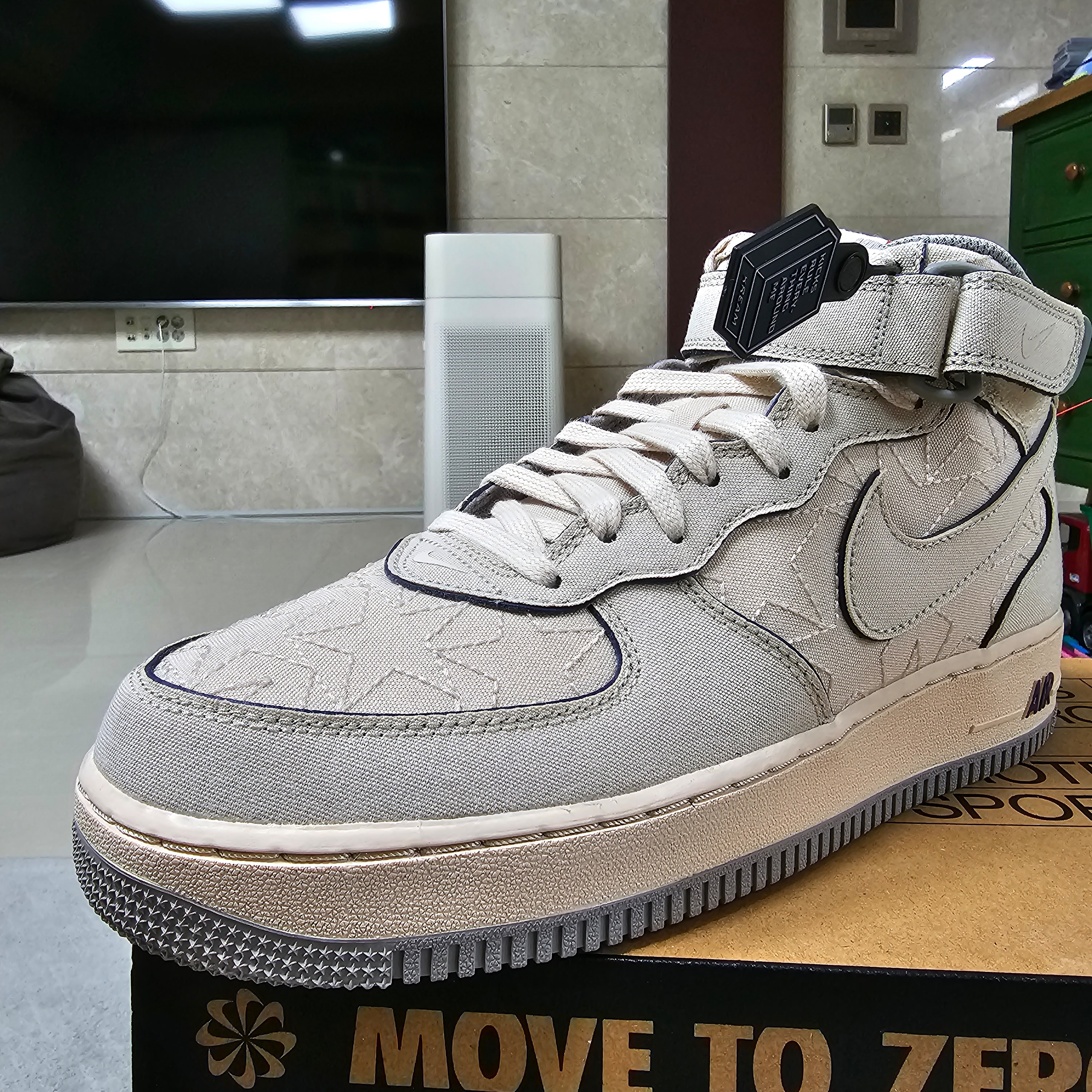Nike Air Force 1 Mid '07 Pearl White 착용 스타일 - 3