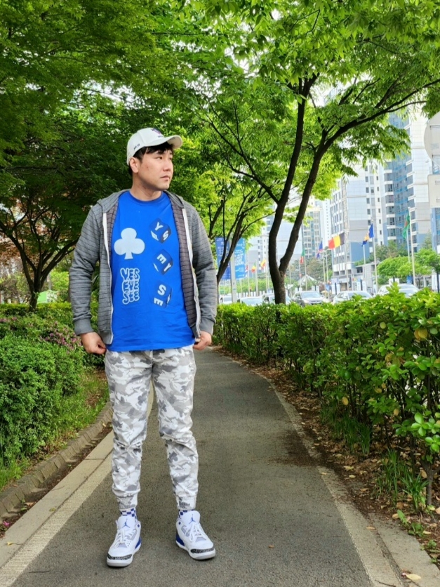 Nike x Drake Nocta NRG LU L91 Cap White, Jordan 3 Retro Racer Blue 착용 스타일