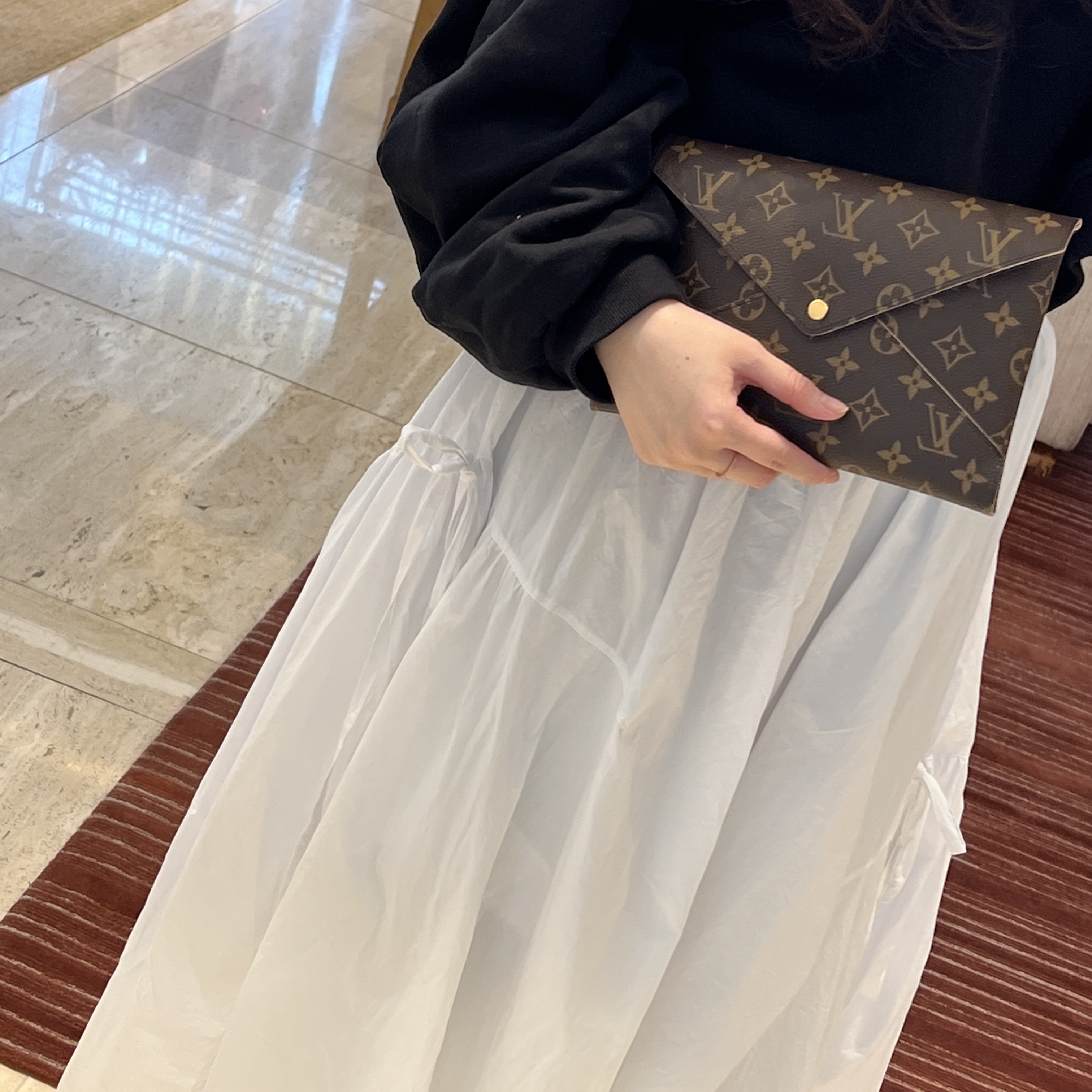 Louis Vuitton Kirigami Pochette Monogram 착용 스타일 - 5