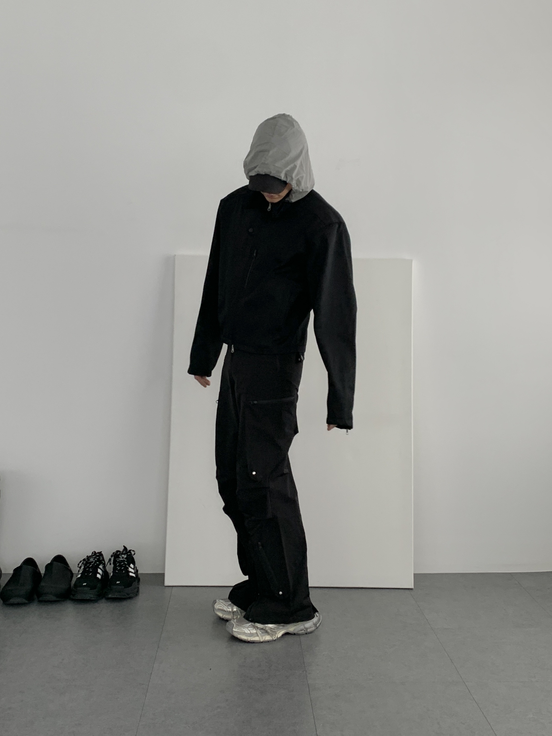 Balenciaga Gaffer Cap Black, (W) Balenciaga 3XL Sneakers Light Beige 착용 스타일 - 4