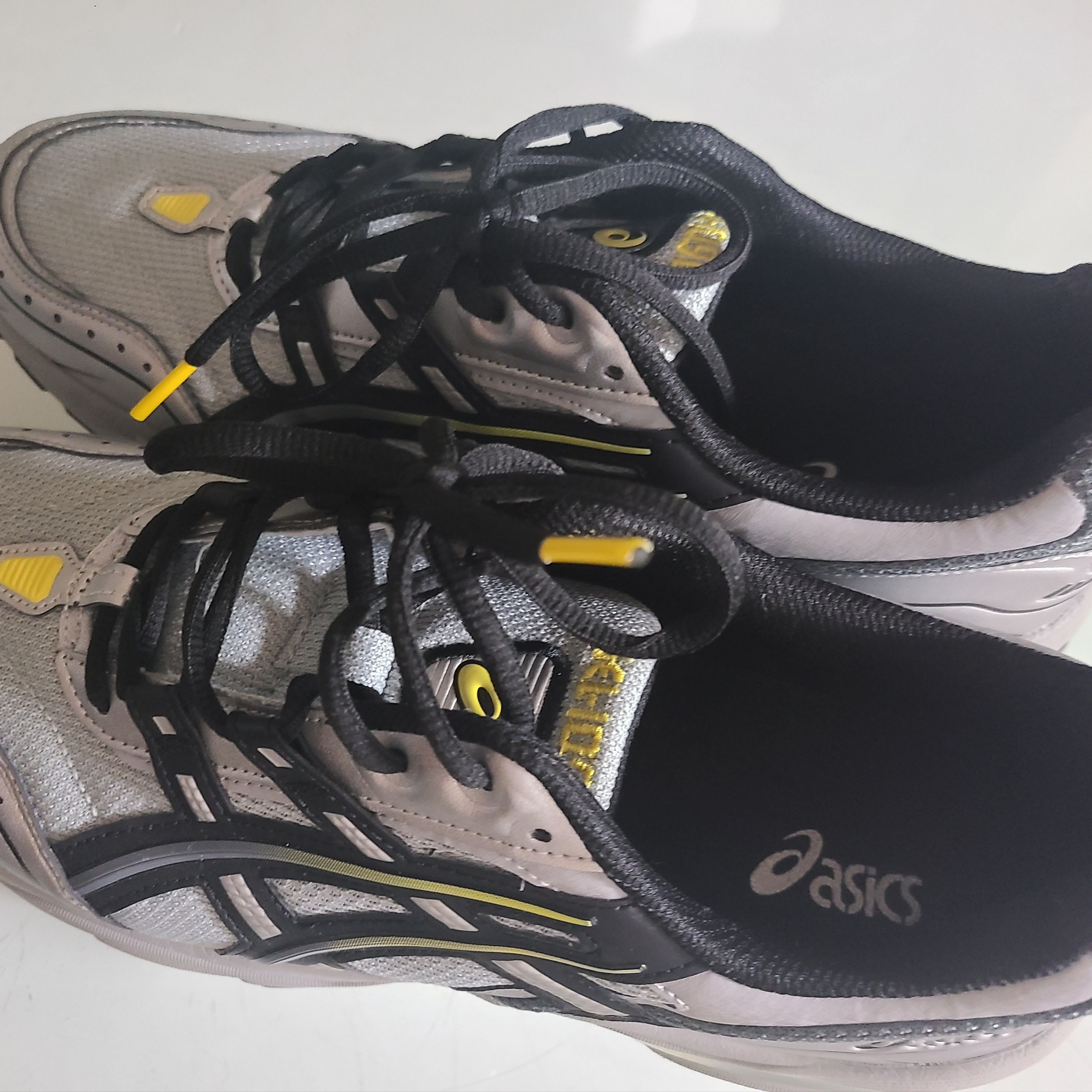 Asics Gel-1090 Mid Grey Black 착용 스타일