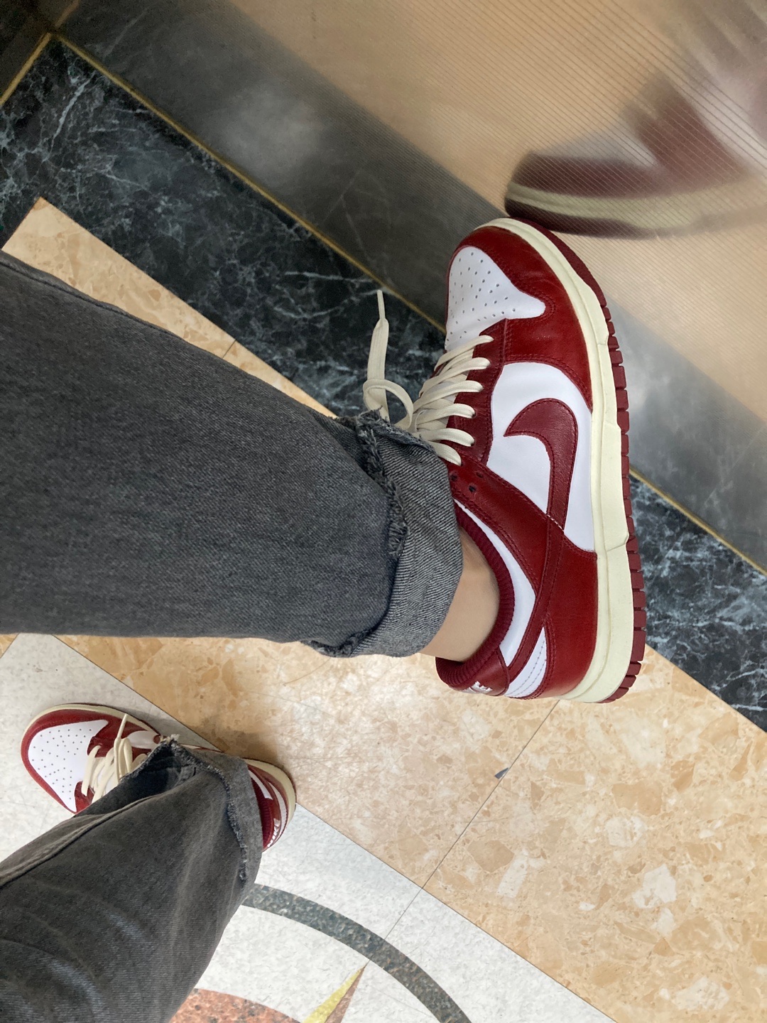 (W) Nike Dunk Low Retro PRM Team Red and White 착용 스타일