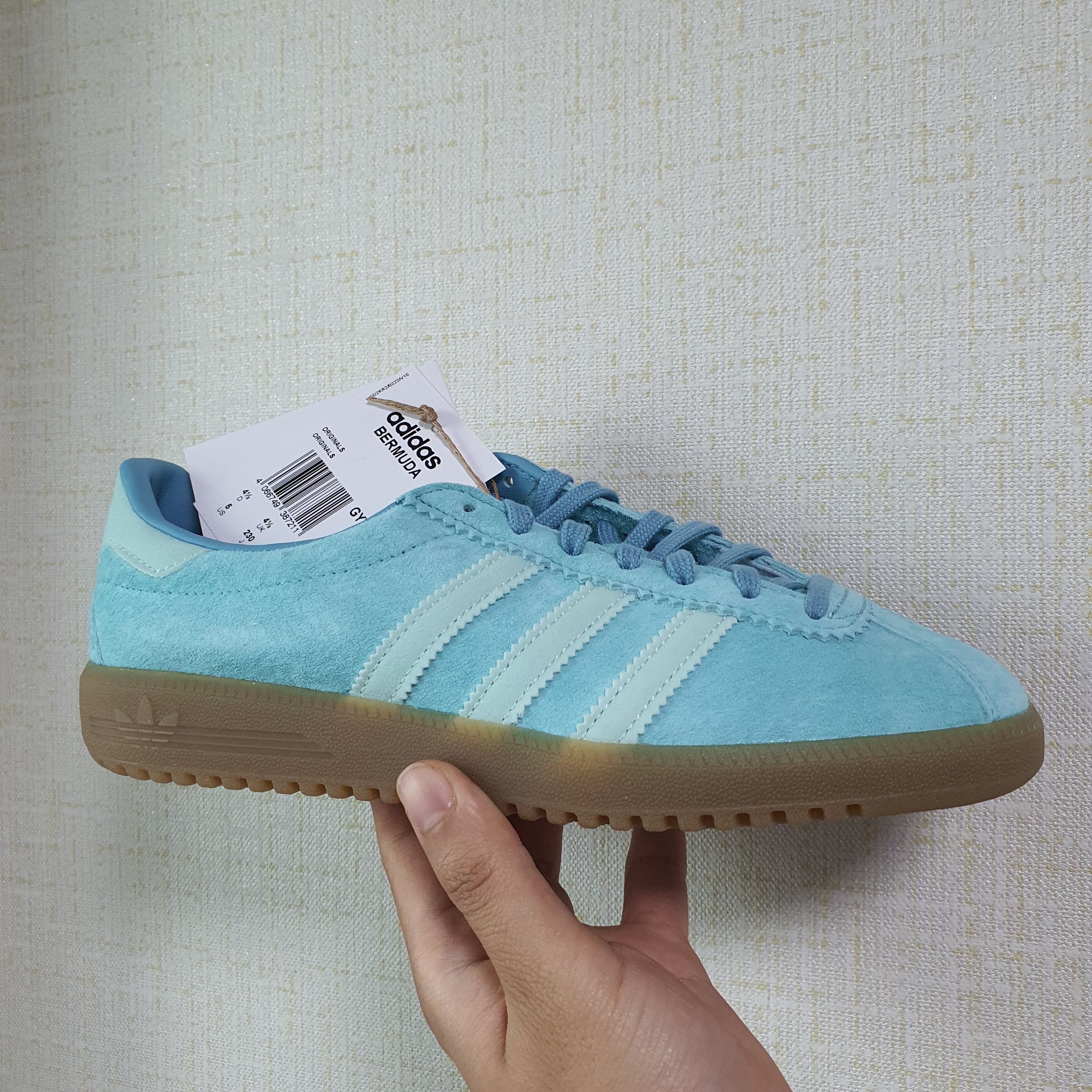 Adidas Bermuda Easy Mint 착용 스타일