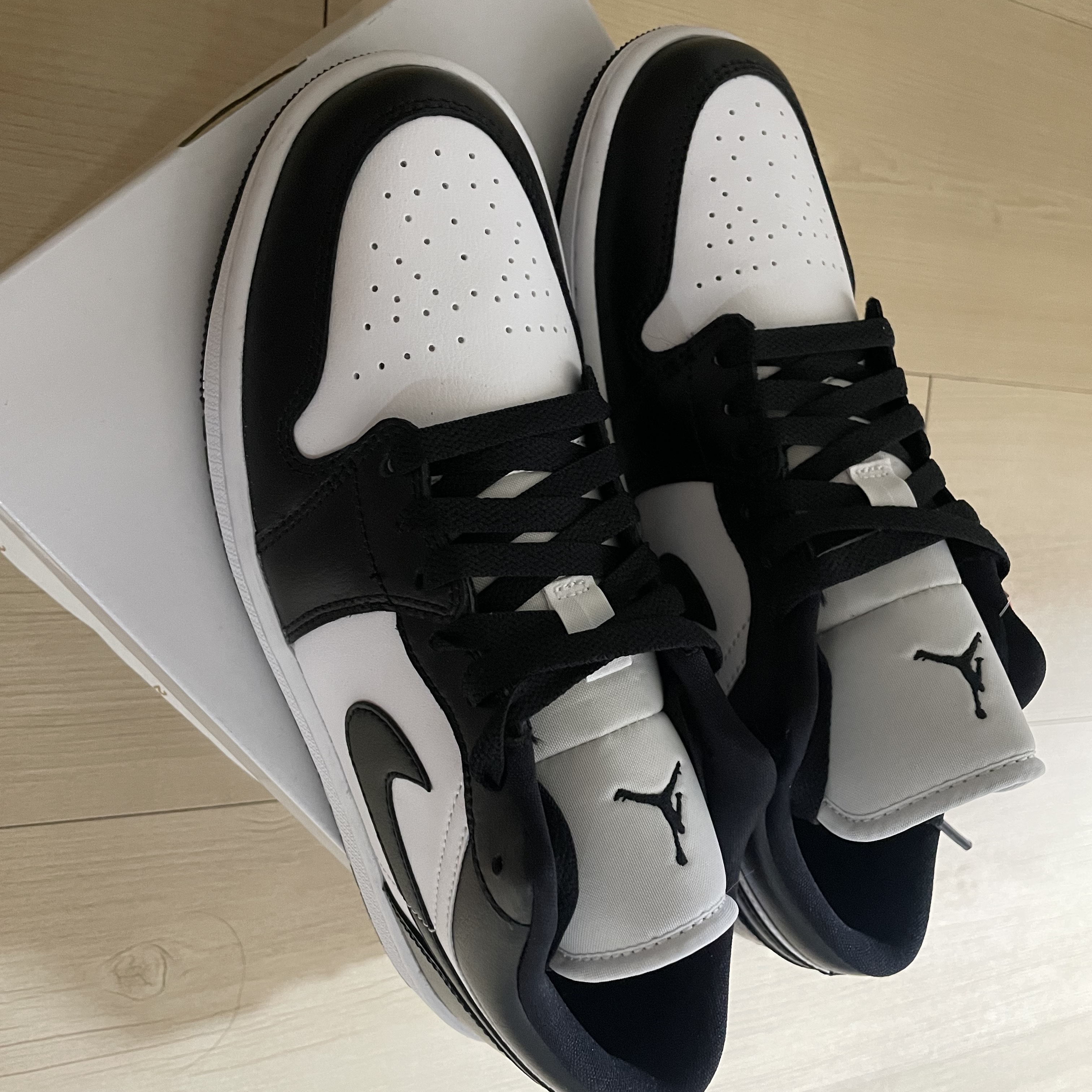 (W) Jordan 1 Low Black and White 착용 스타일