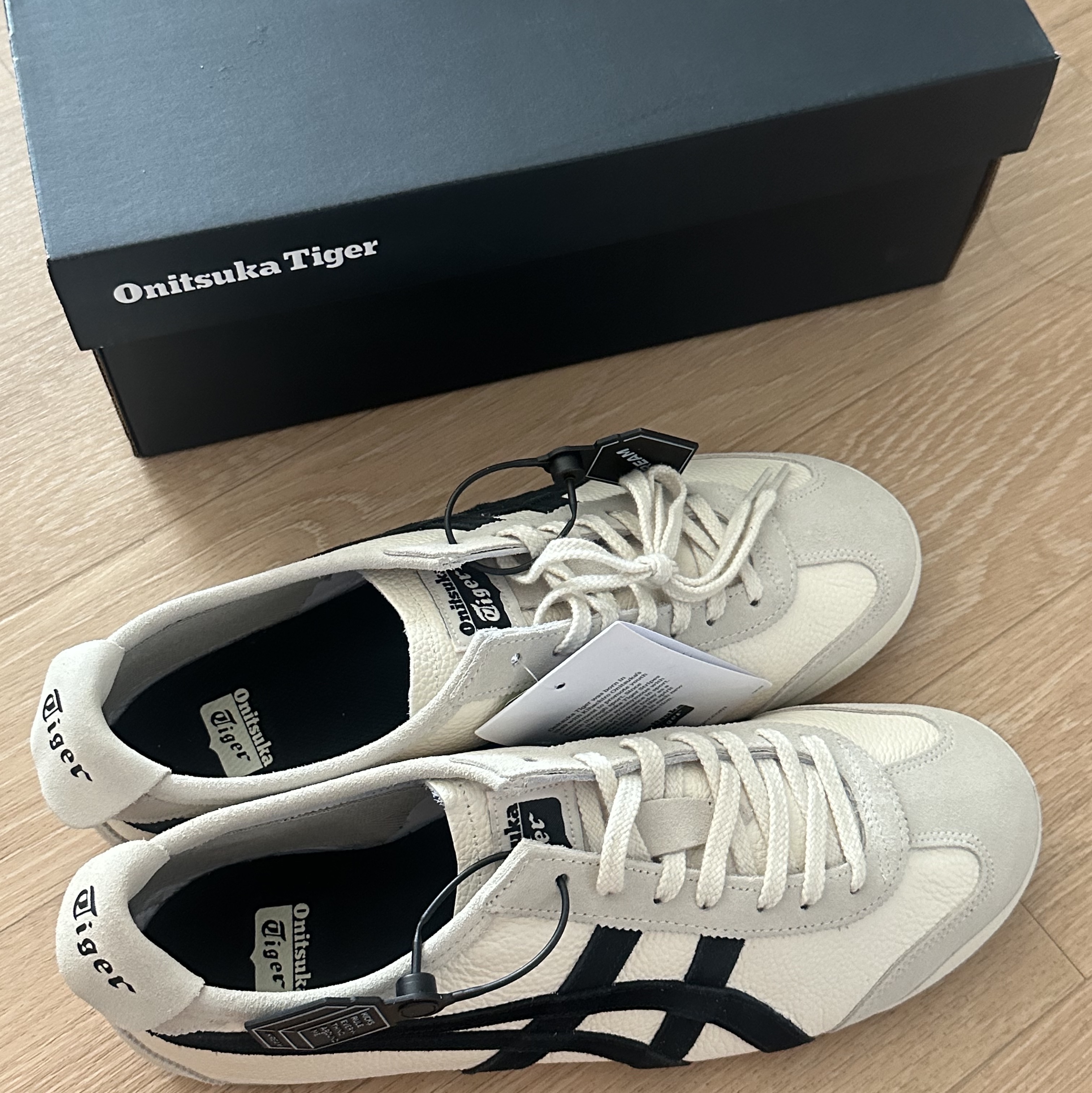 Onitsuka Tiger Mexico 66 Vintage White Black 착용 스타일
