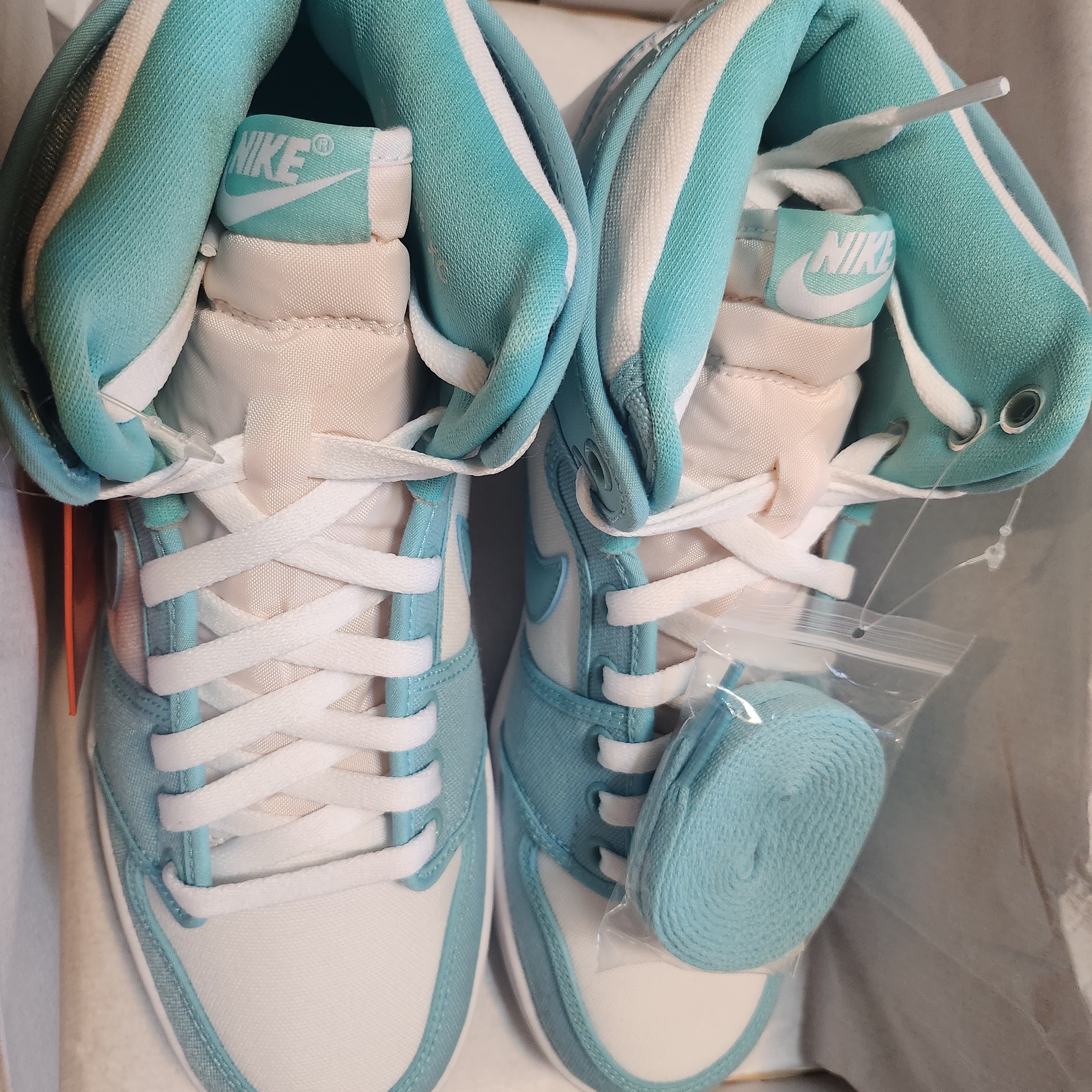 Jordan 1 KO Bleached Aqua 착용 스타일 - 2