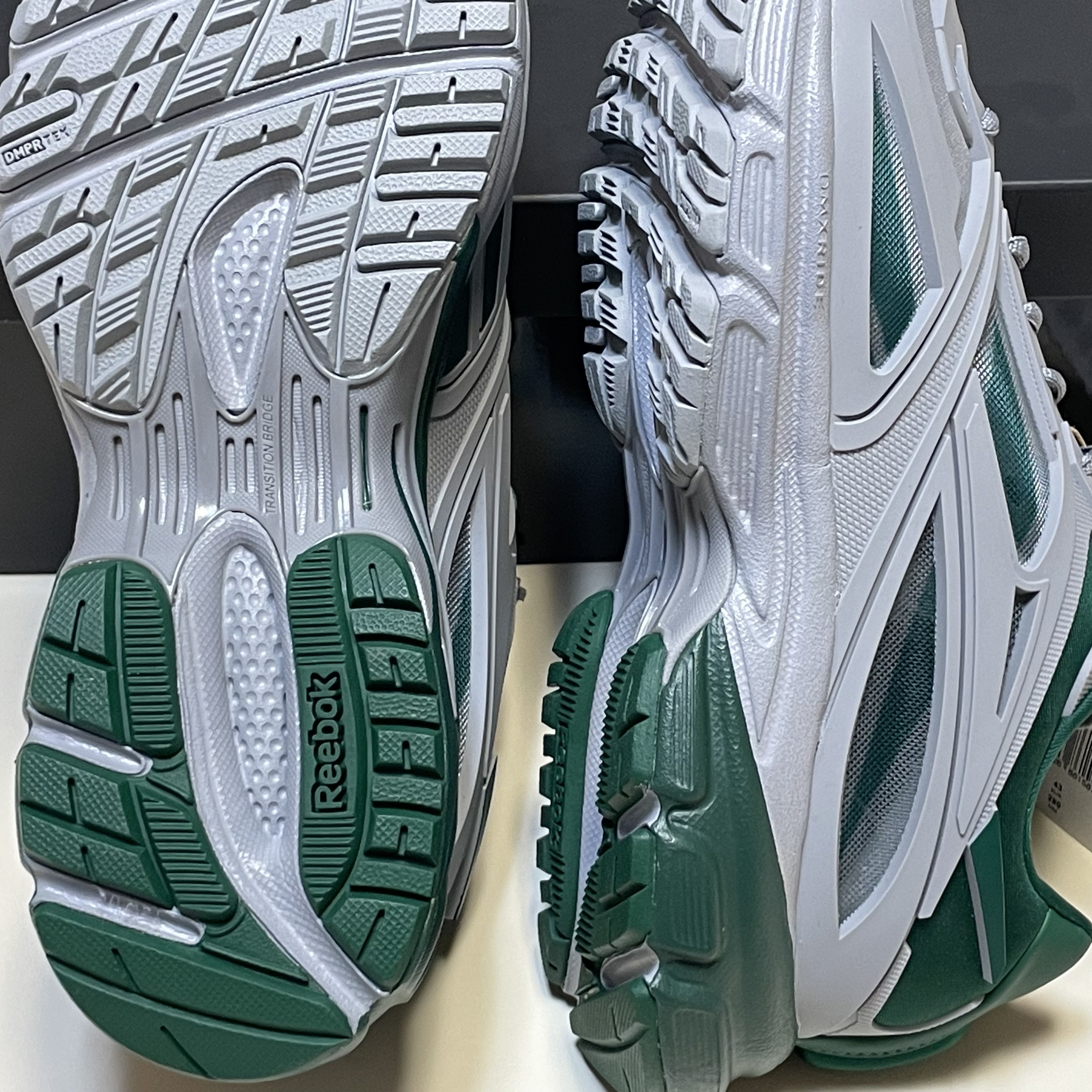 Reebok Premier Road Modern Pure Grey Dark Green 착용 스타일 - 3