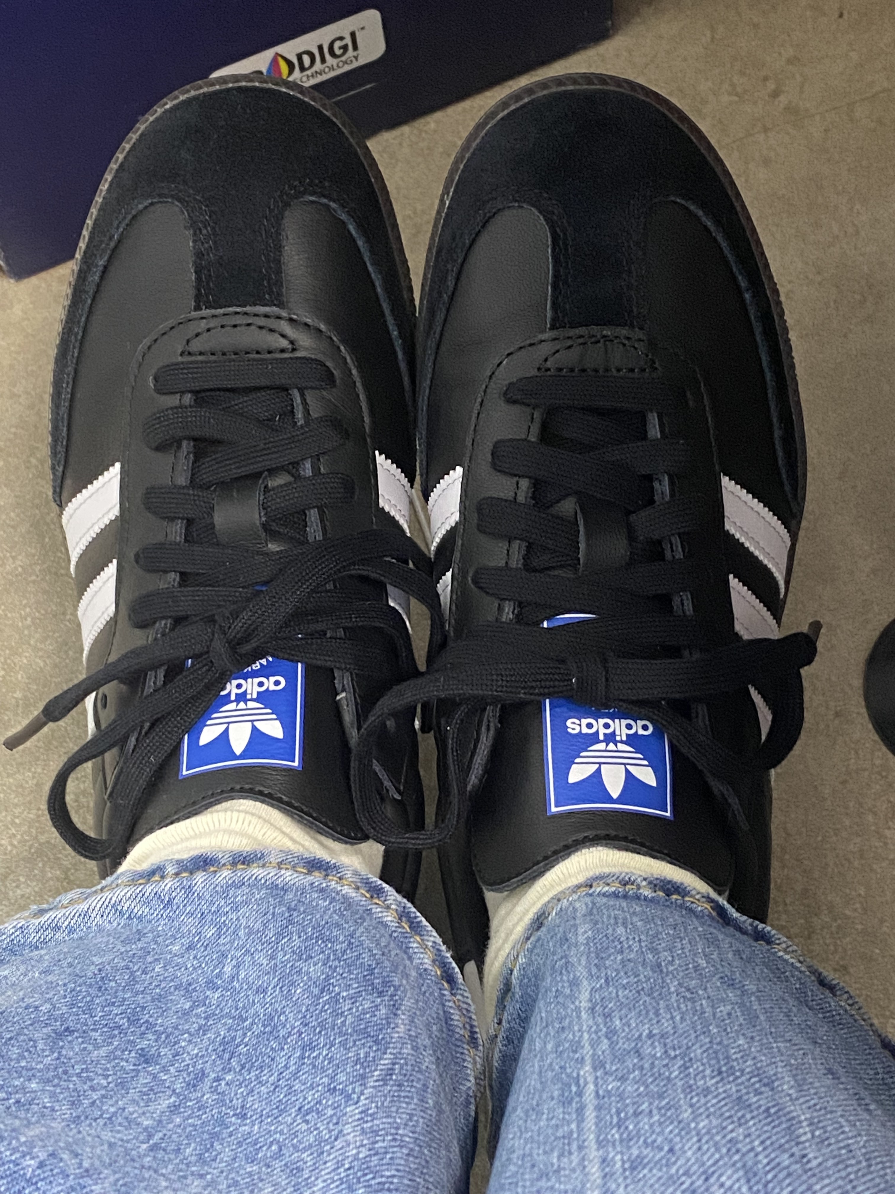 Adidas Samba OG Black White Gum 착용 스타일 - 2