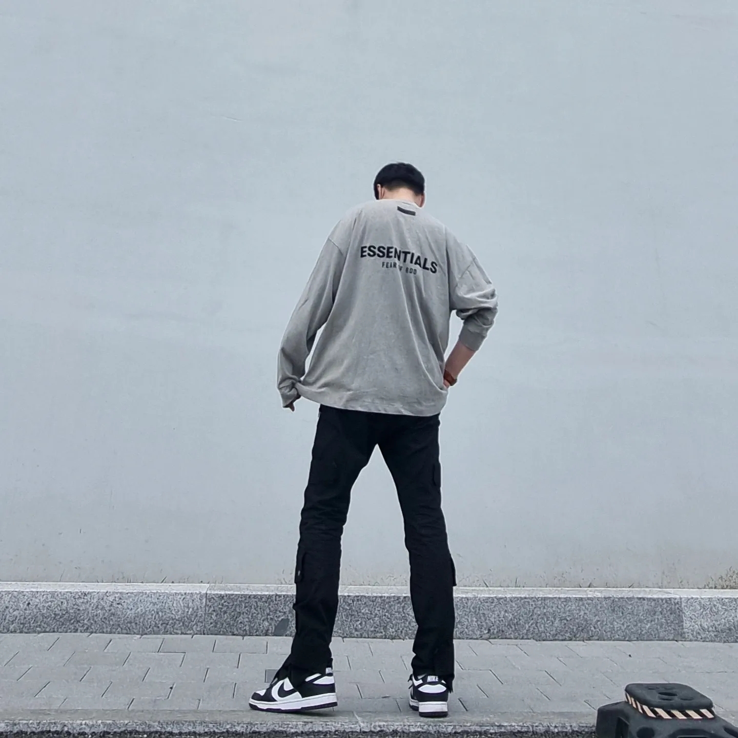 Essentials The Core Collection Long Sleeve T-Shirt Dark Oatmeal, Nike Dunk Low Retro Black 착용 스타일 - 1