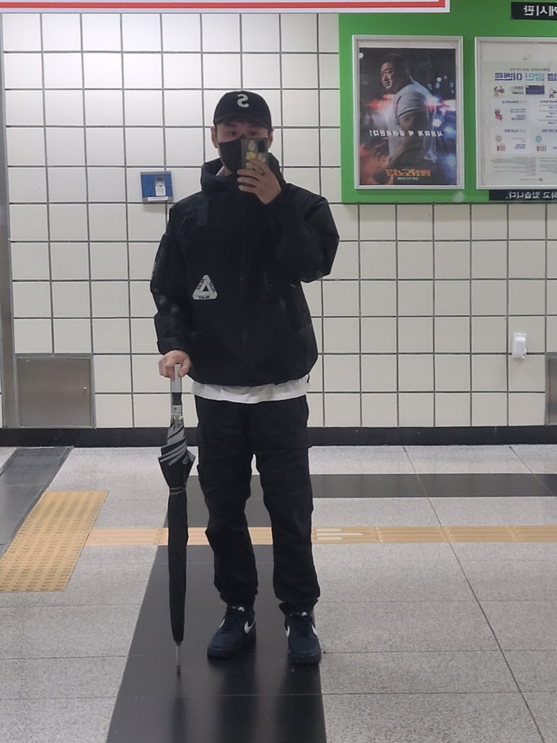 Palace Gore-Tex Cargo Jacket Black - 23SS 착용 스타일