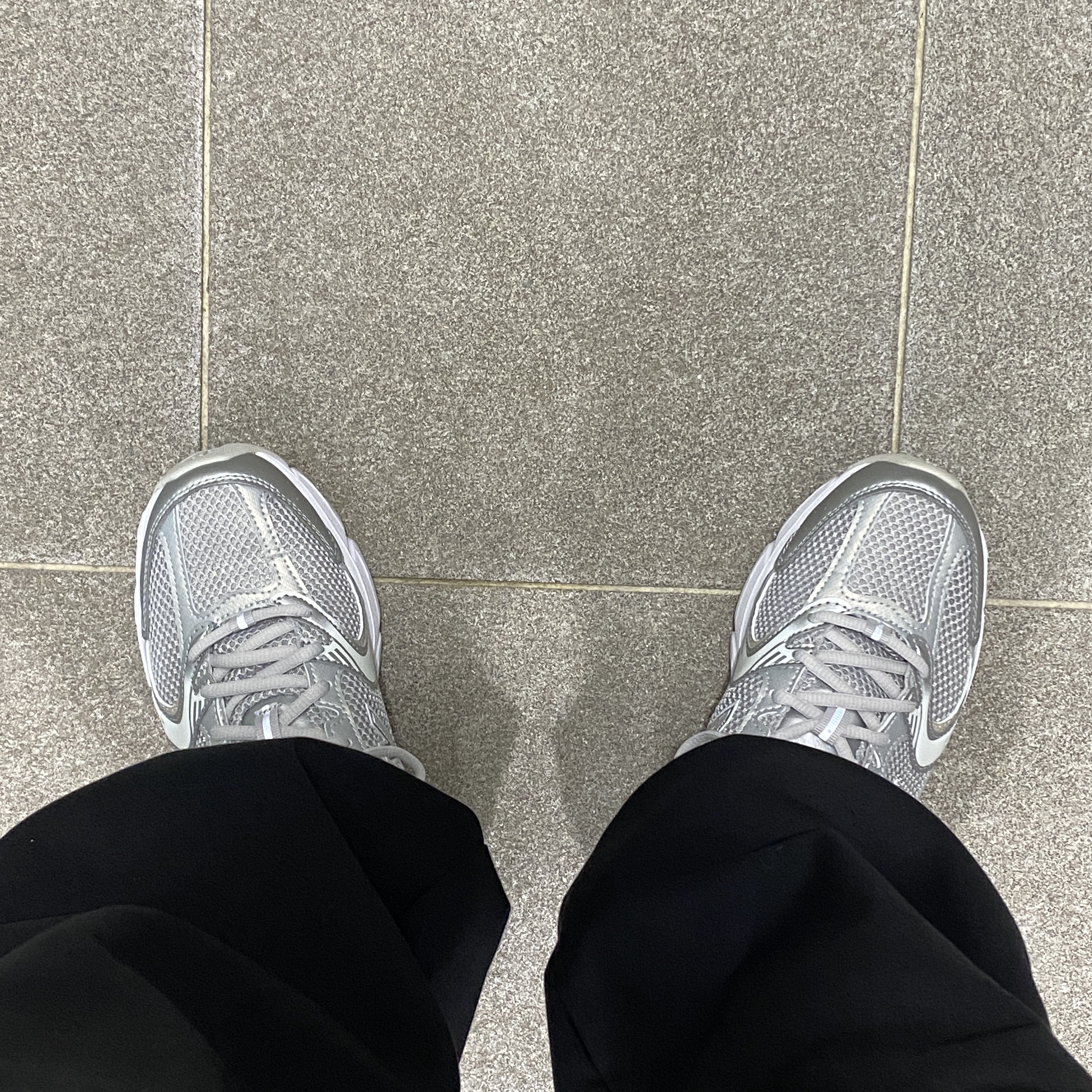 New Balance 530 Silver Grey 착용 스타일