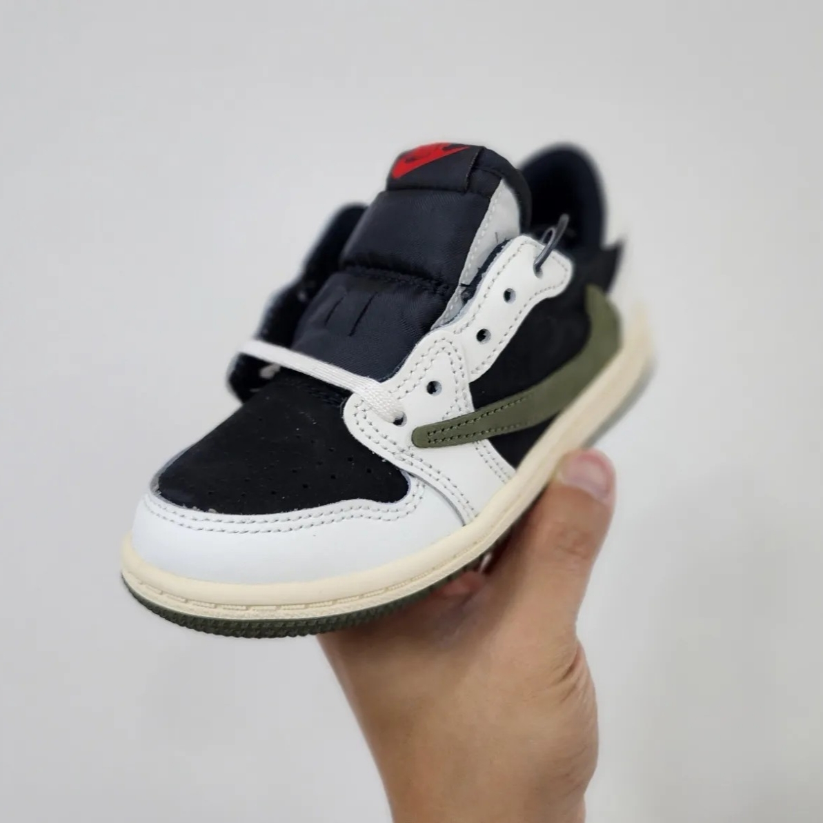 (TD) Jordan 1 x Travis Scott Retro Low OG SP Medium Olive, (W) Jordan 1 x Travis Scott Retro Low OG SP Medium Olive 착용 스타일 - 1