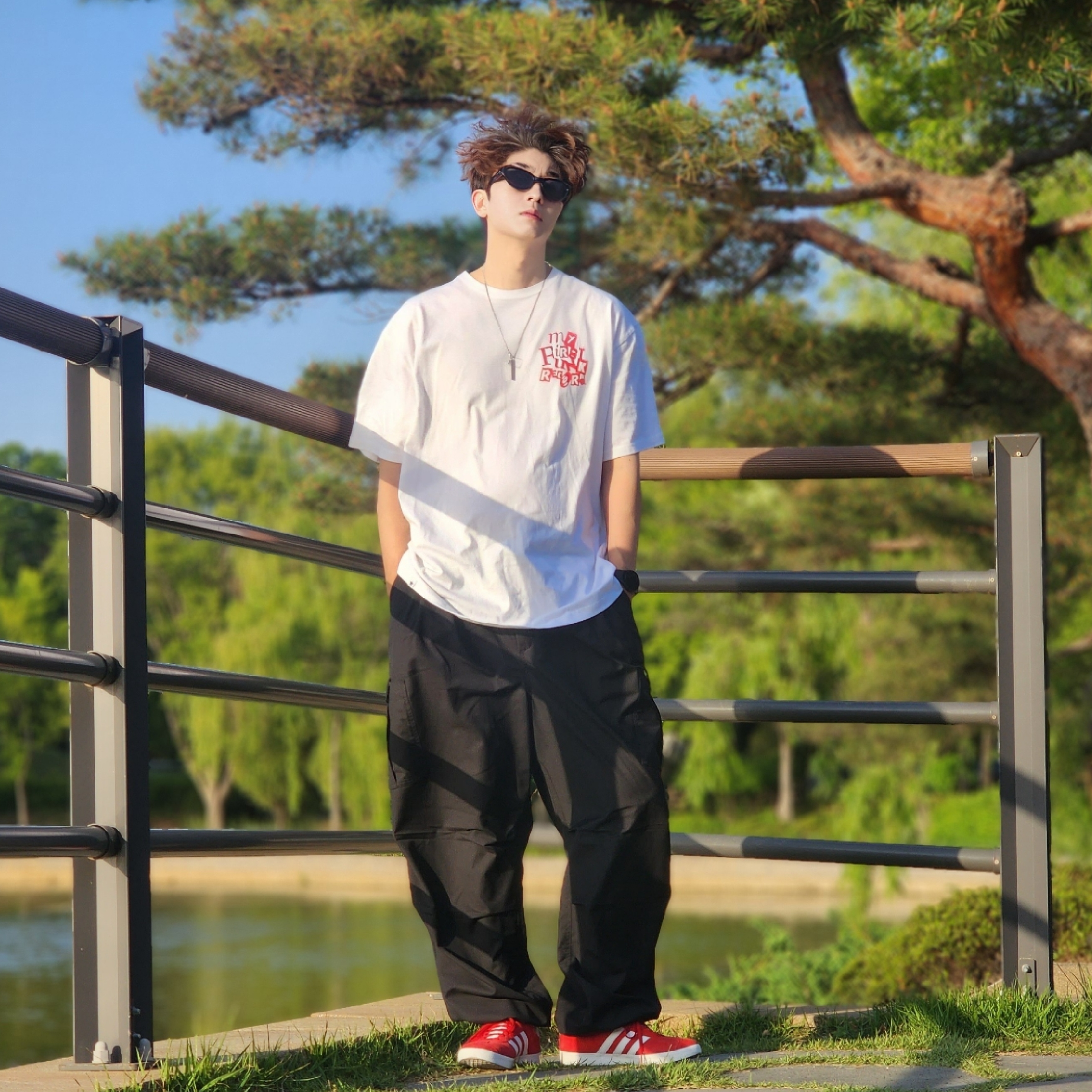 Adidas Gazelle Power Red 착용 스타일 - 2