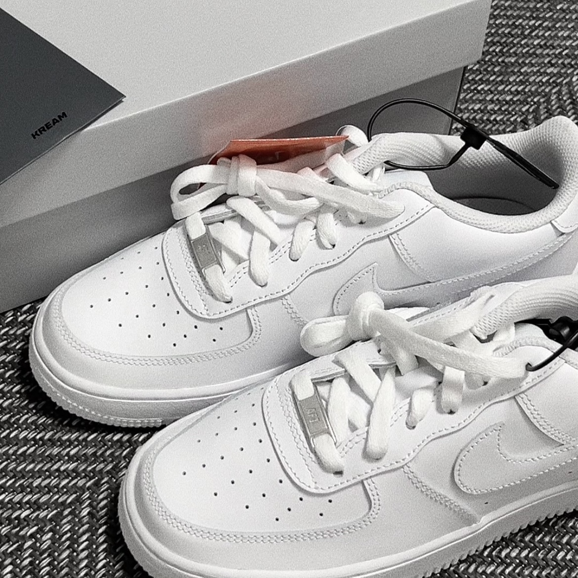 (GS) Nike Air Force 1 LE White 착용 스타일 - 2