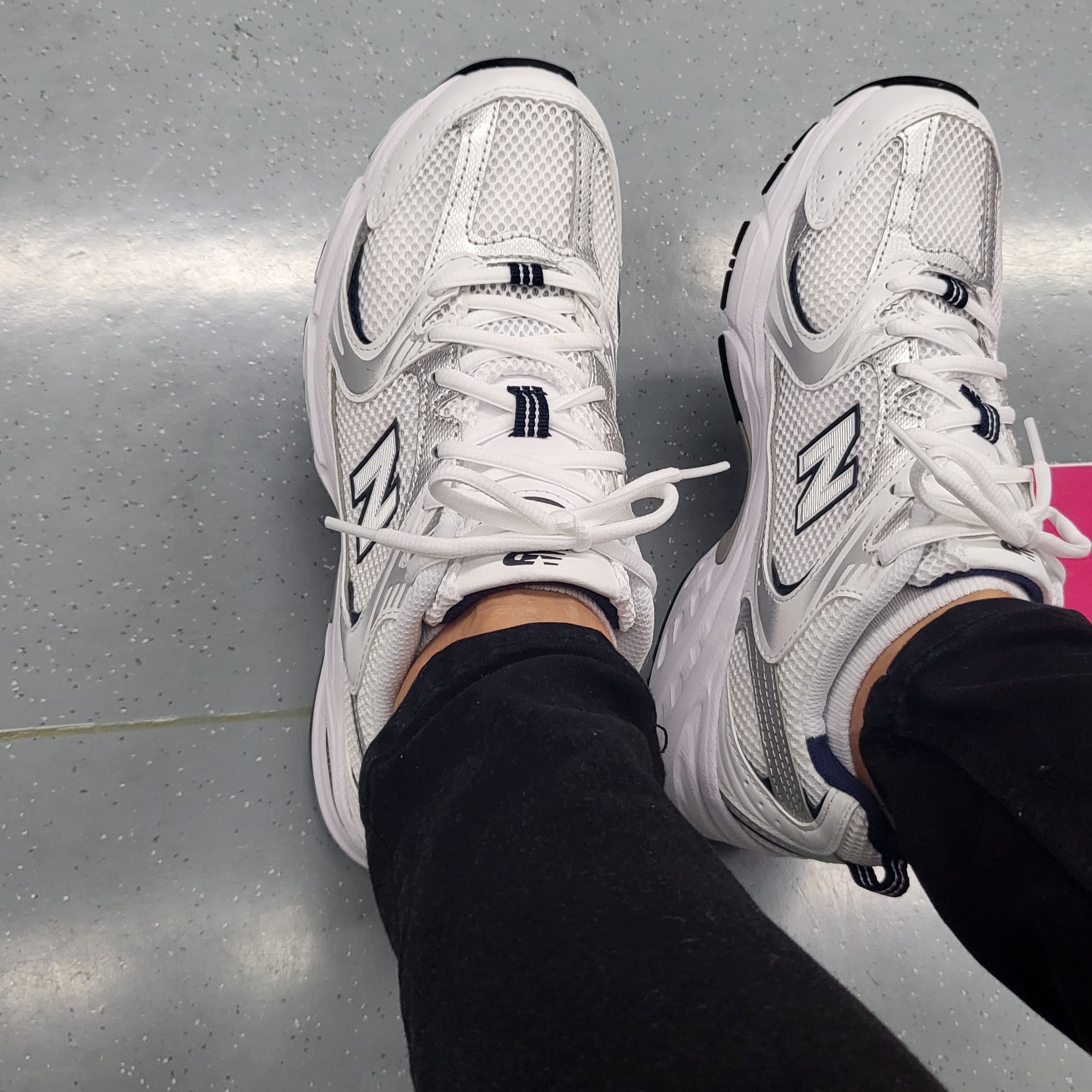 New Balance 530 White 착용 스타일
