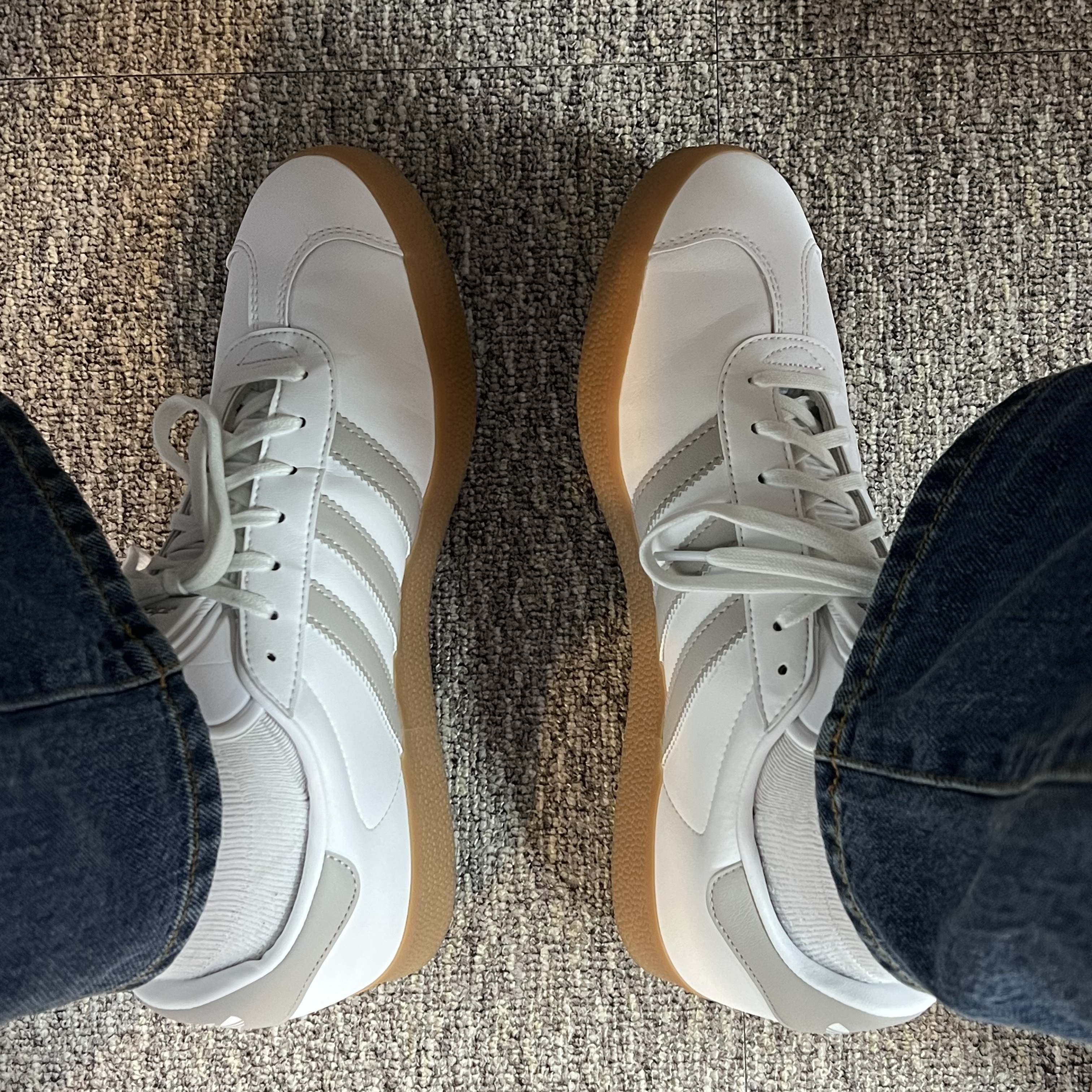 Adidas Gazelle White Grey 착용 스타일