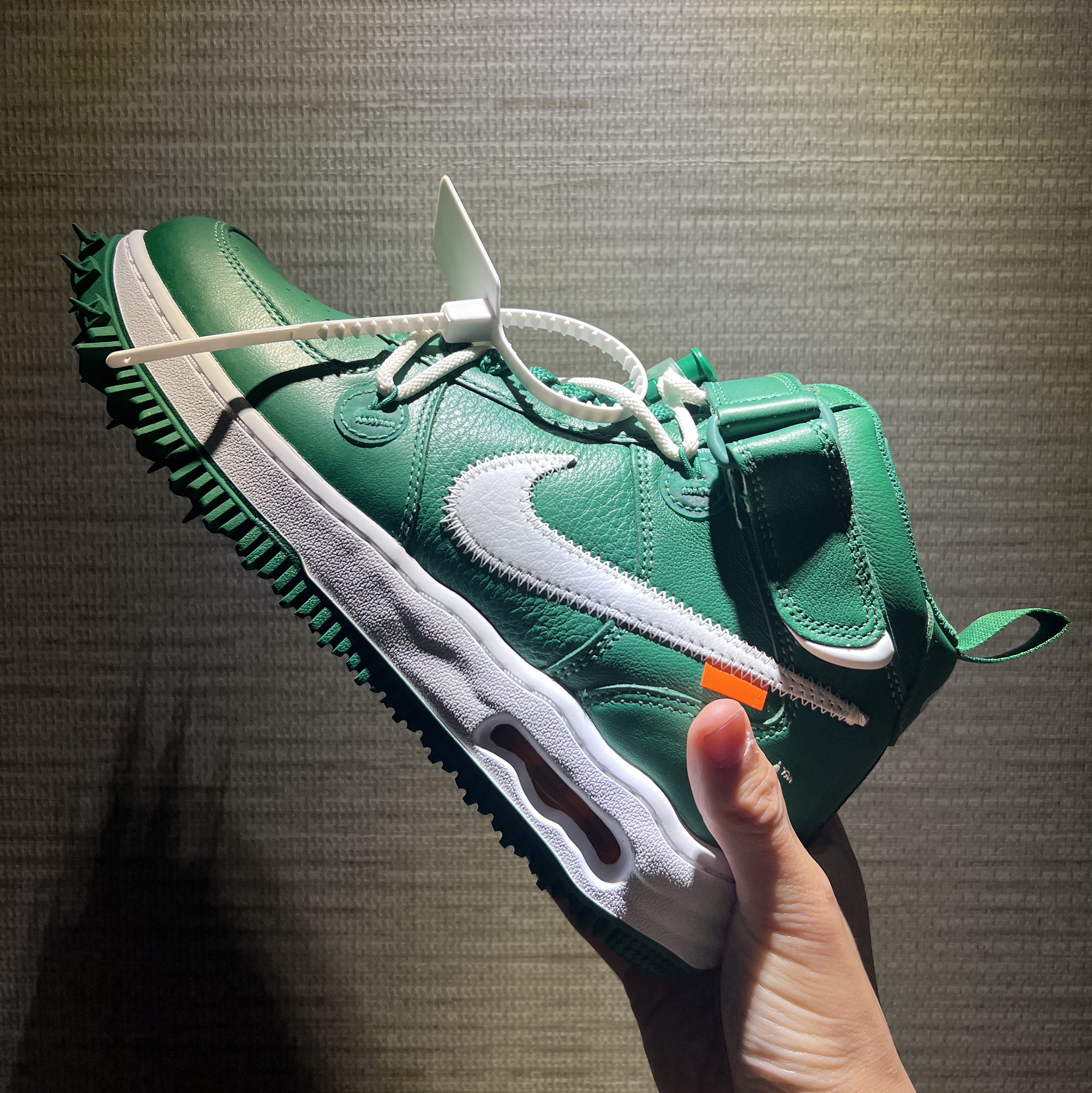 Nike x Off-White Air Force 1 Mid SP Leather Pine Green 착용 스타일