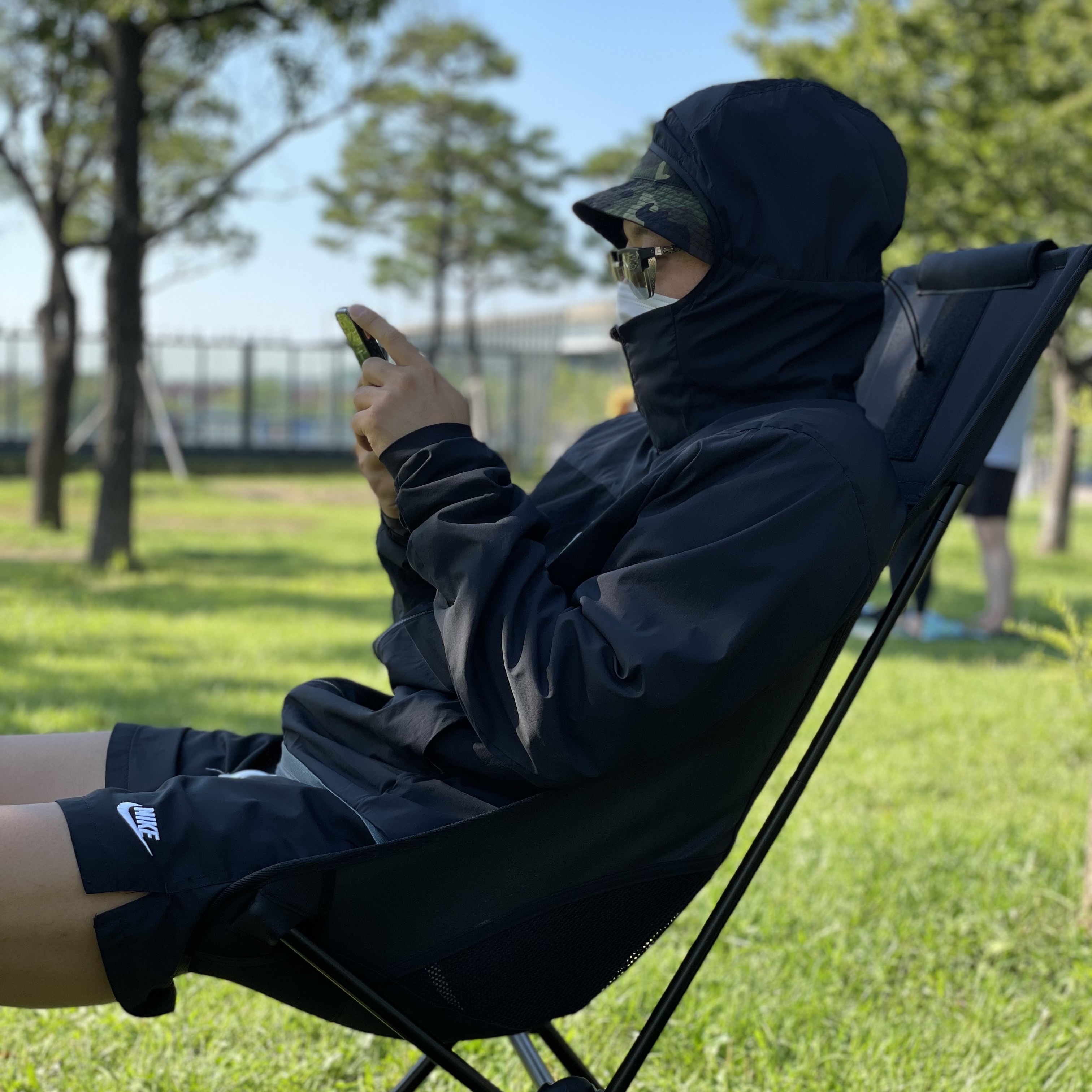 Helinox Sunset Chair All Black - Renewal Ver. 착용 스타일